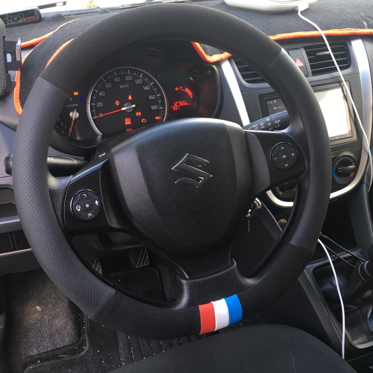 Bọc vô lăng dáng D-cut chống trượt cực kỳ êm tay