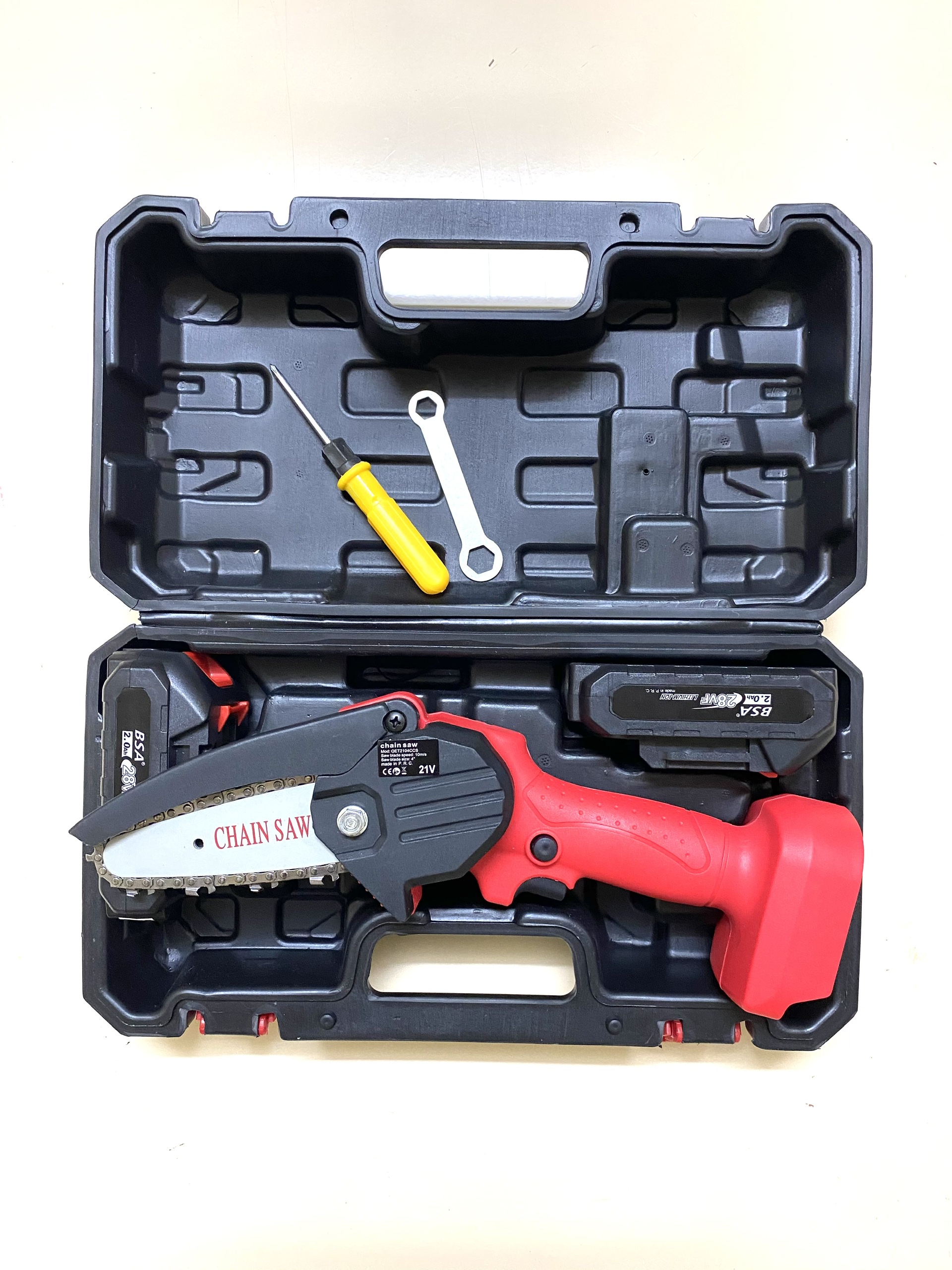 MÁY CƯA XÍCH CẦM TAY 4" DÙNG PIN - CHAIN SAW - CƯA GỖ + CẮT TỈA CÀNH CÂY NHỎ HƠN 90 MM