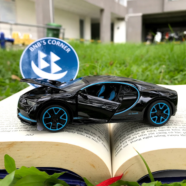 Xe mô hình Bugatti Chiron tỷ lệ 1:32 màu đen