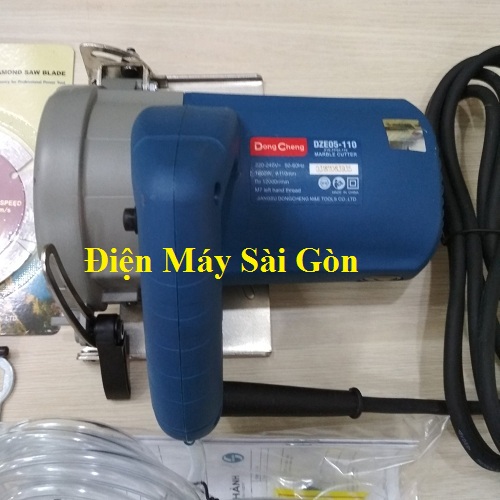 Máy cắt gạch dze05-110