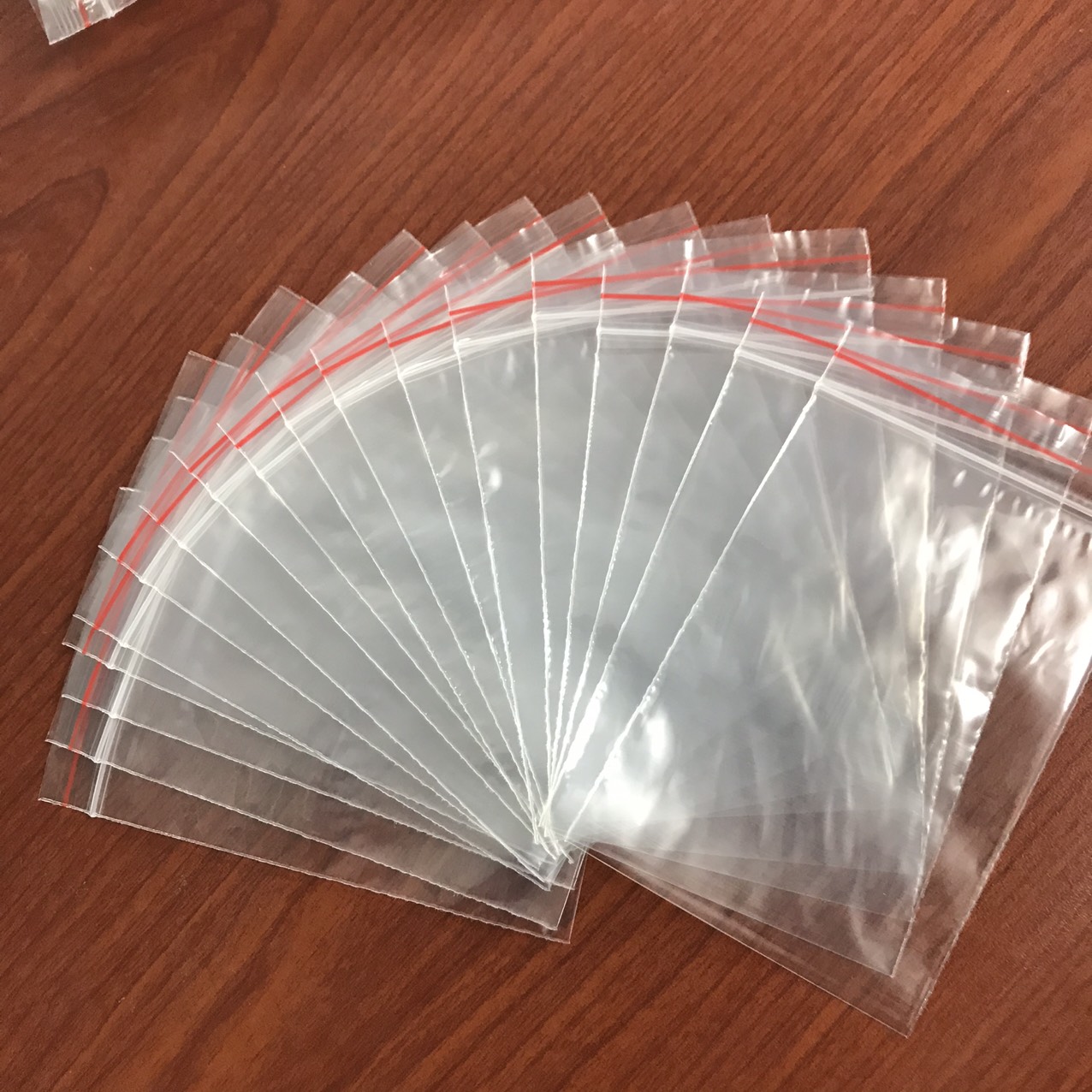1 kg túi zip chỉ đỏ