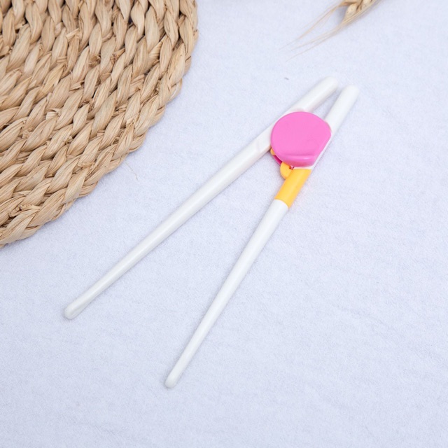 Đũa tập ăn cho bé hàng xuất Nhật dễ cầm cho bé dễ dàng tập cầm đũa gắp thức ăn, và cơm giống người lớn.