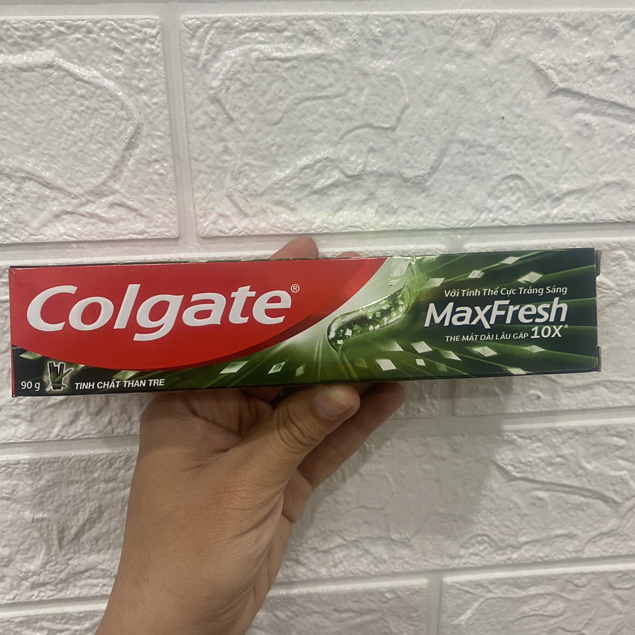 Kem đánh răng Colgate Maxfresh Bamboo Charcoal 90g