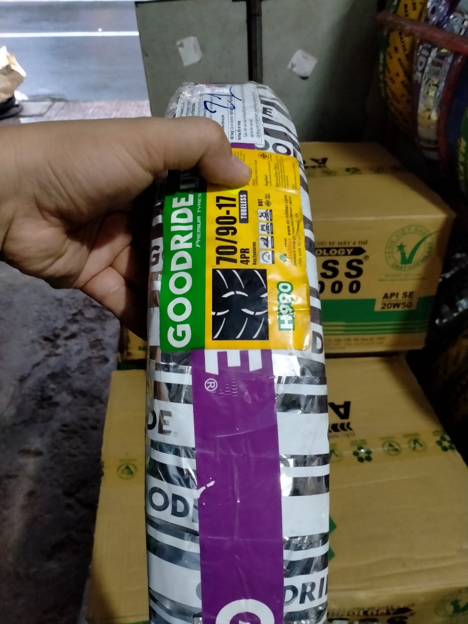 Vỏ trước không ruột size 70/90-17(TL) cho Exciter135, Exciter150 hiệu Goodride mã gai H990