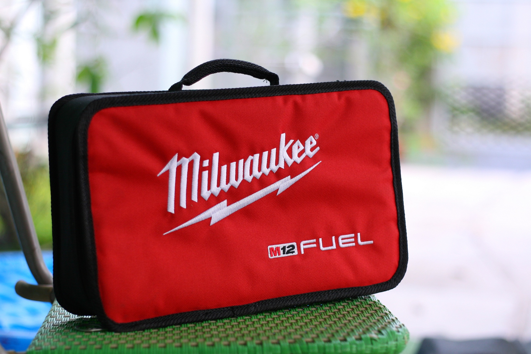 Túi xách kiểu va ly Milwaukee M12 chính hãng kích cỡ 36 cm rộng 23 cm