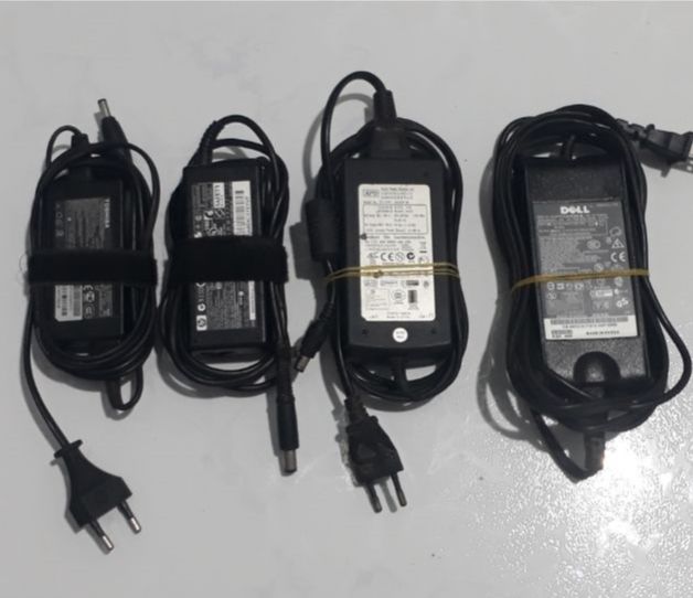 Sạc laptop cũ các loại hỏng lấy linh kiện