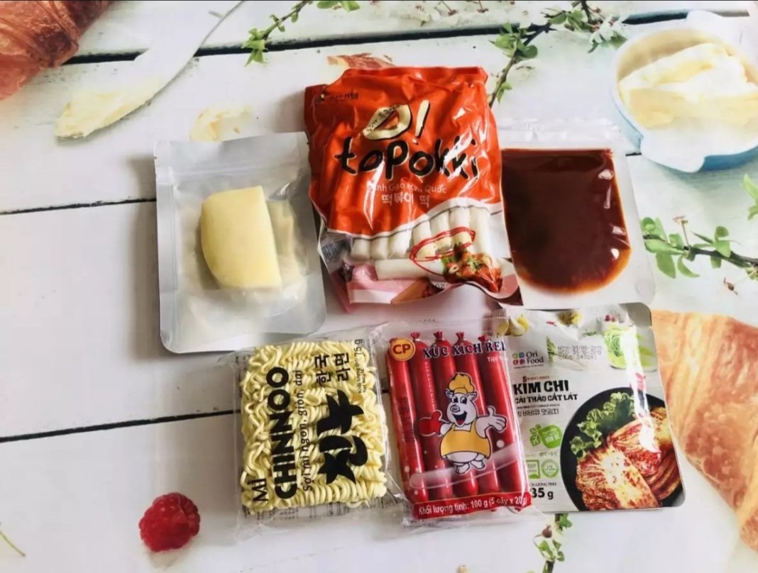 Combo bánh gạo mì cay (500g bánh gạo mì chinnoo sốt kim chi xúc xích phô mai mozarrela)