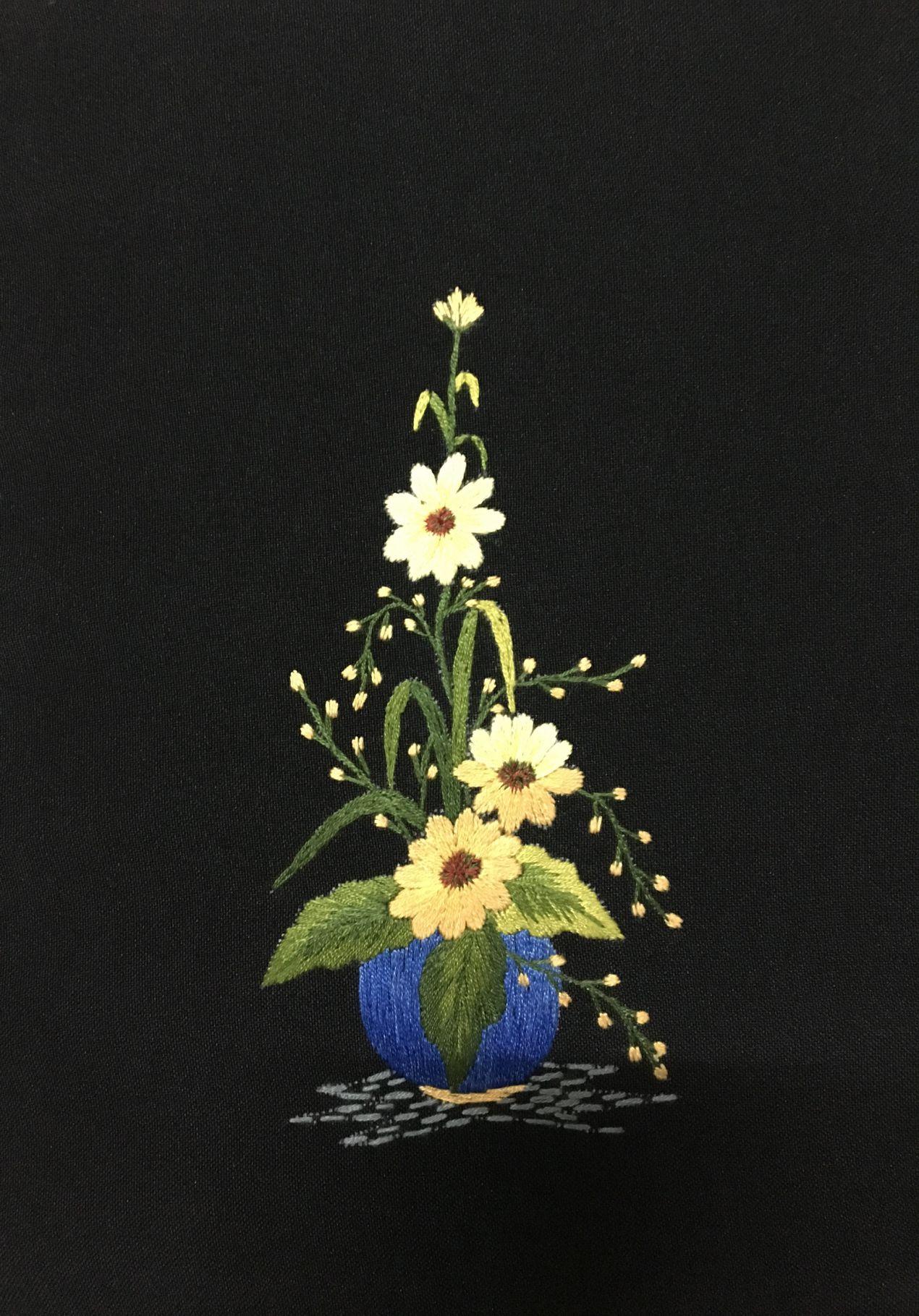 Tranh thêu tay hoa cúc hoàn thiện giá rẻ 20x25cm-HOA010