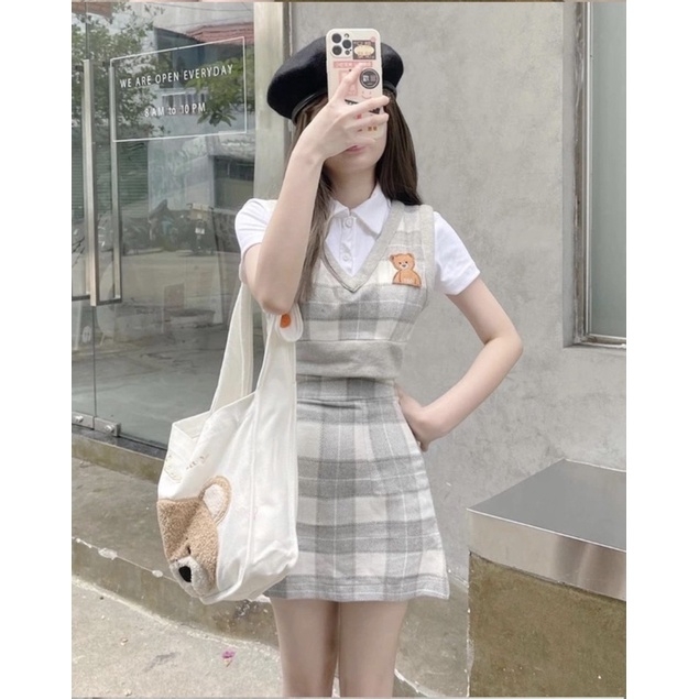 Set chân váy caro kèm áo kiểu gile ngoài thêu gấu cute