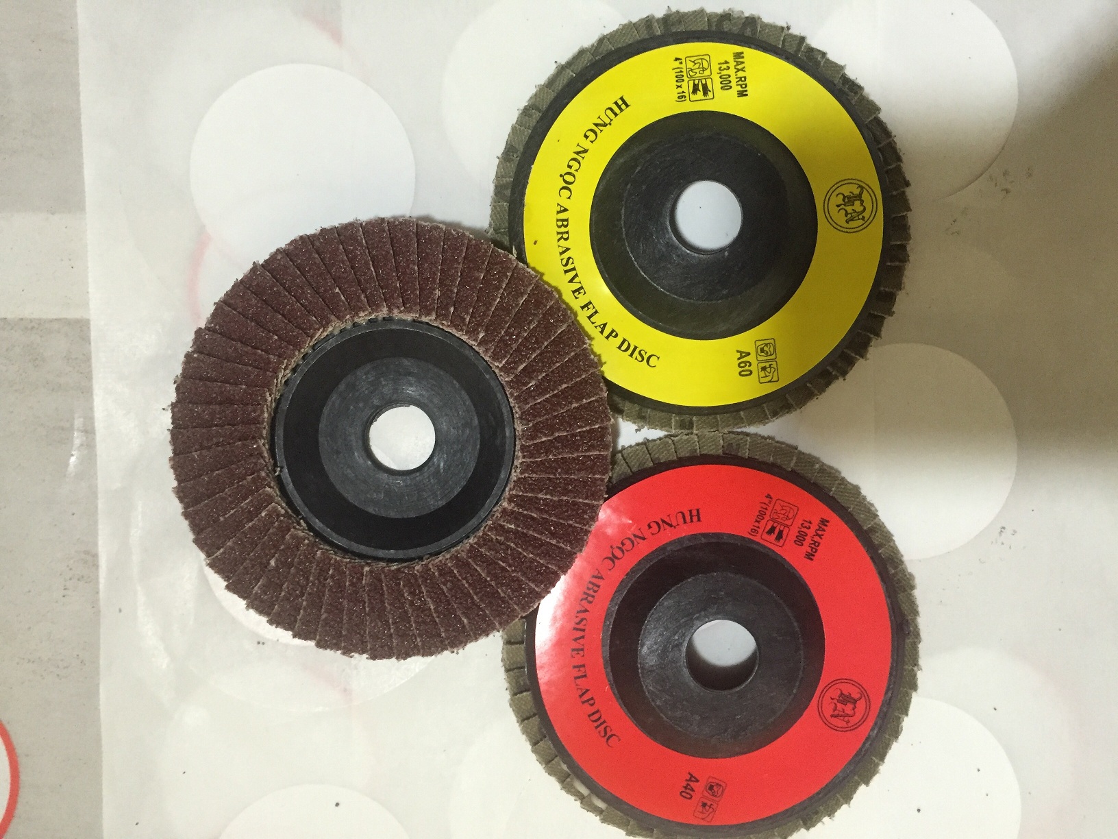 [HCM]Đĩa nhám xếp HUNG NGOC 1 hộp 20 cái Chuyên dùng mài sắt thép ngành gỗ ngành inox dễ sử dụng