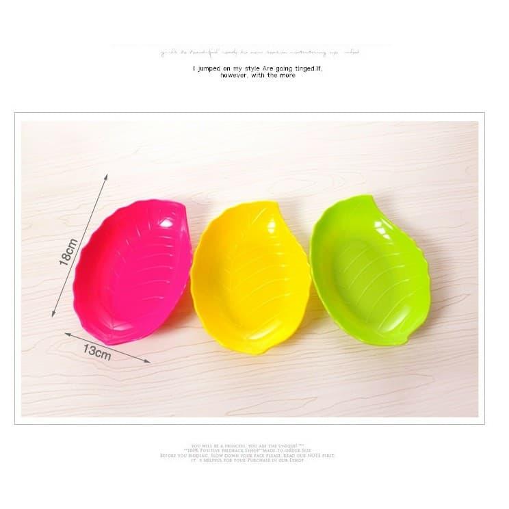 Set 2 đĩa hình chiếc lá bằng nhựa đựng hoa quả