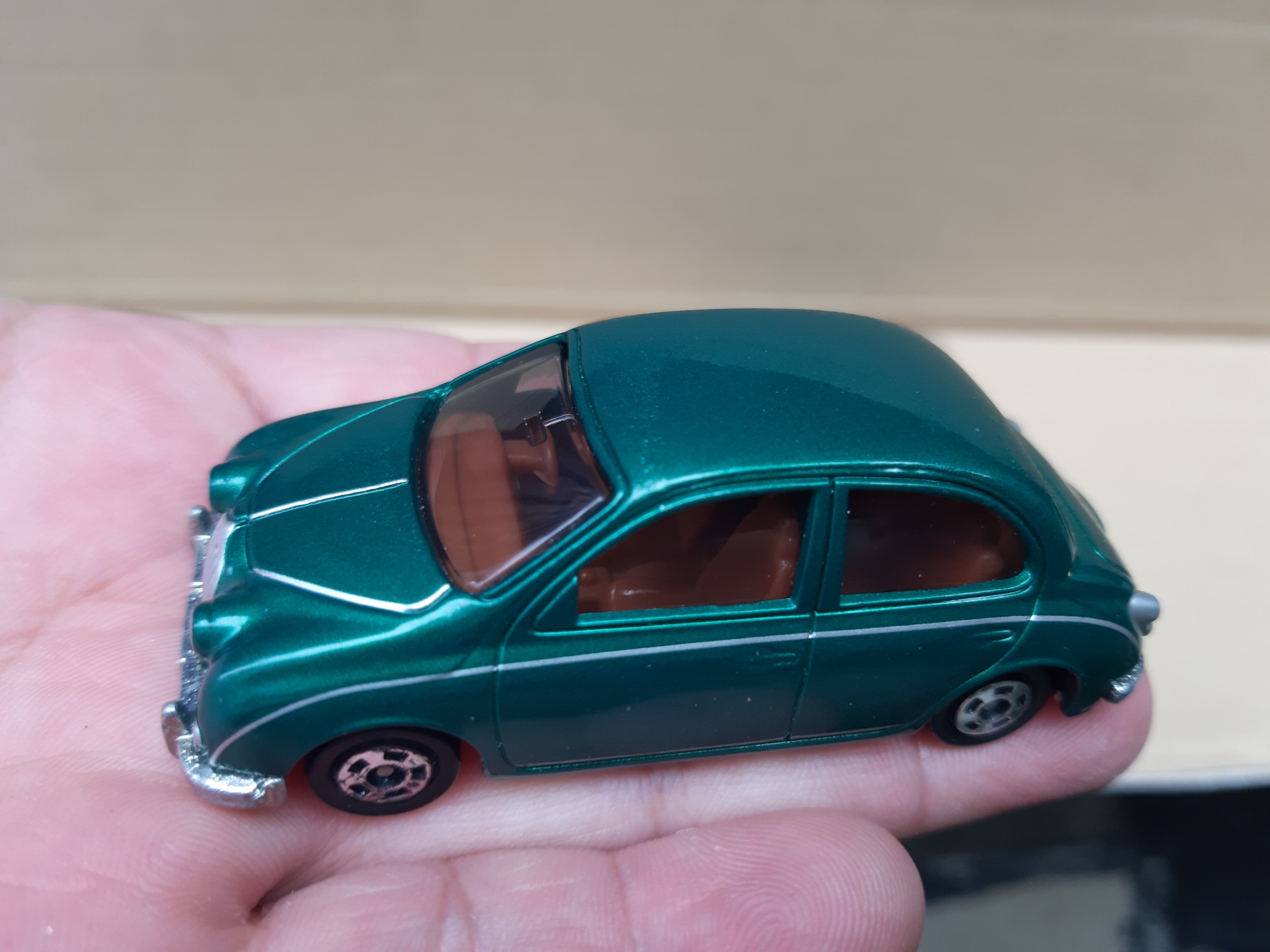 Thanh lý xe mô hình Tomica Mitsuoka màu xanh giá rẻ (xe bị lỗi sơn)