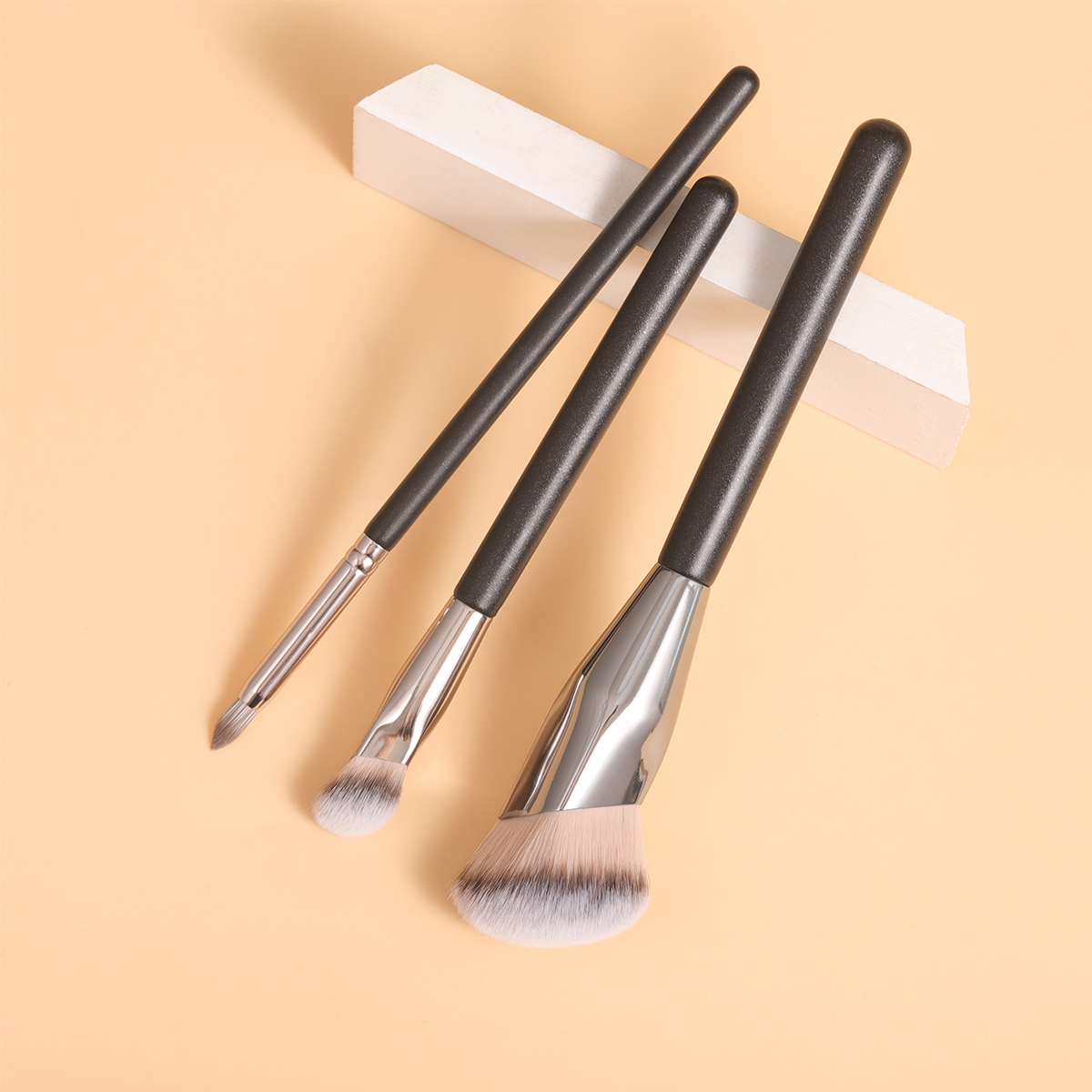 OVW Makeup Brushes 3Pcs Foundation Contour Brush& Concealer Brush& Blusher Brush Face Blush Eyeshadow Brush Contour Liquid Blending Makeup brush set Black
