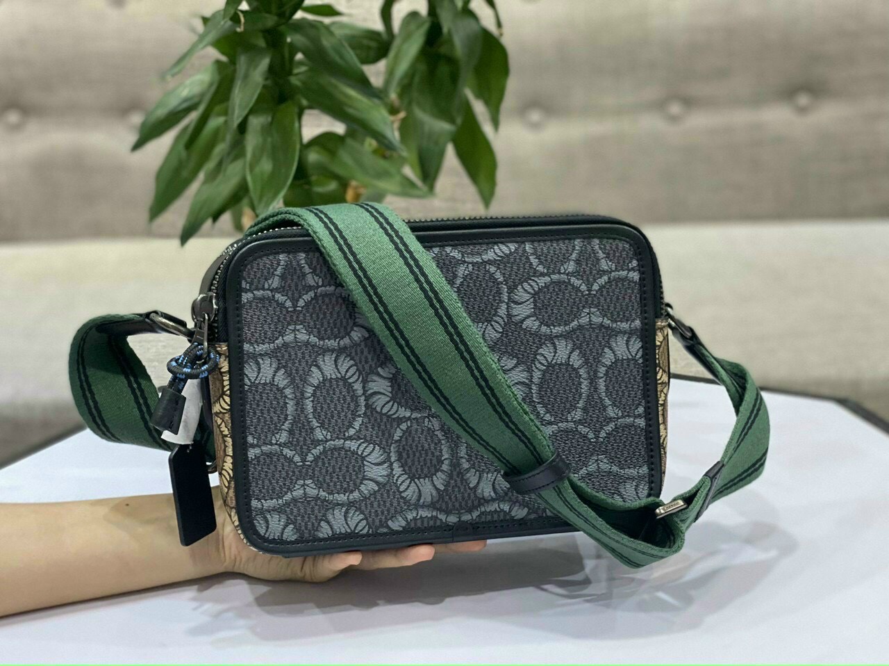 Túi đeo chéo Co.ach Charter Crossbody C0121