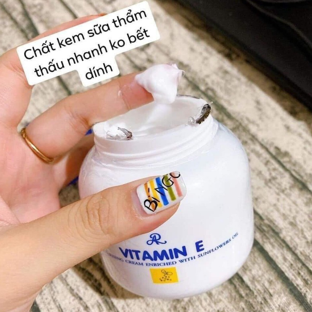 Kem dưỡng trắng da vitamin e aron 200g thái lan