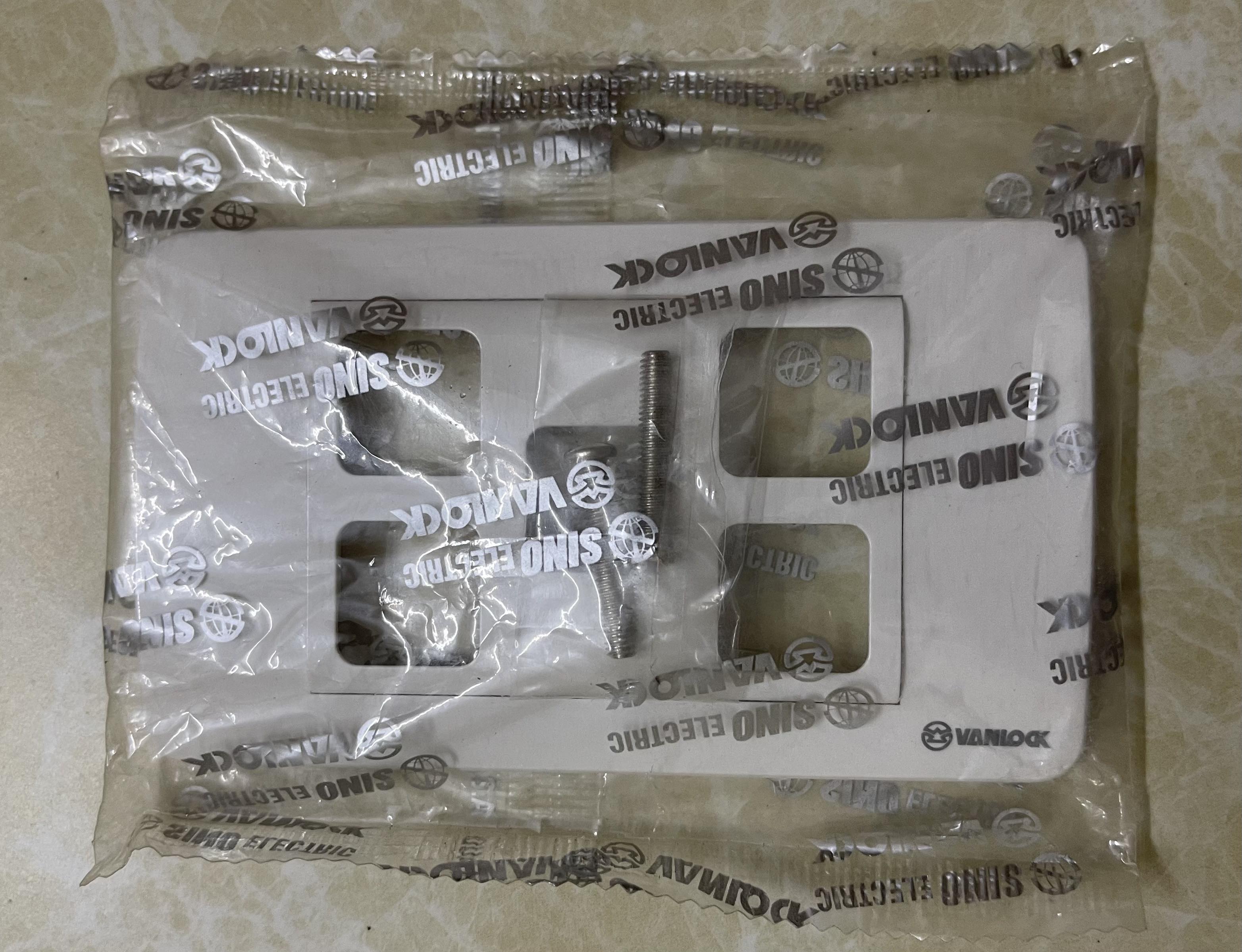 Mặt 5 công tắc Vuông có nắp sino S19