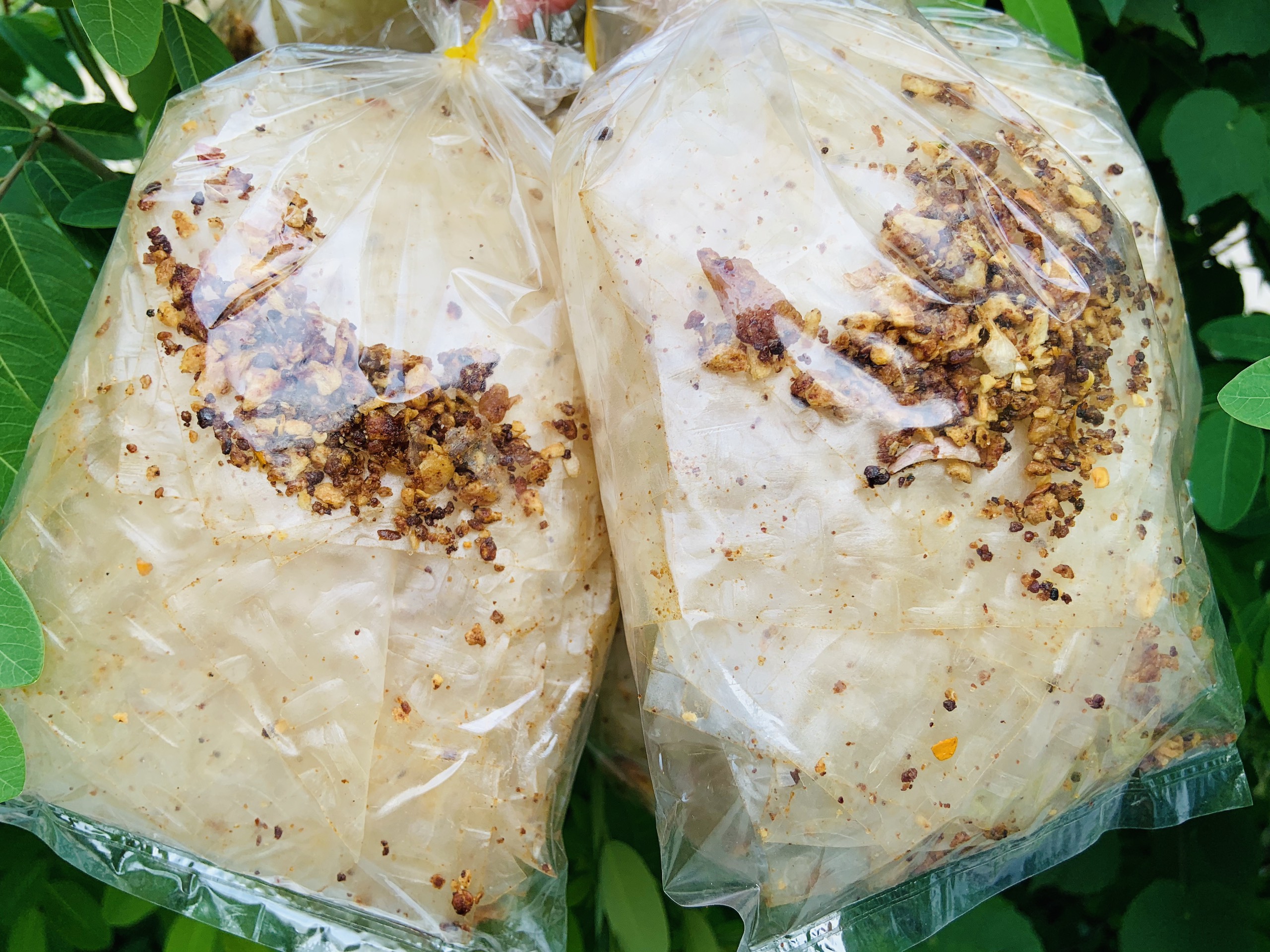 Bánh Tráng Trộn Muối Đen Tỏi Ngon