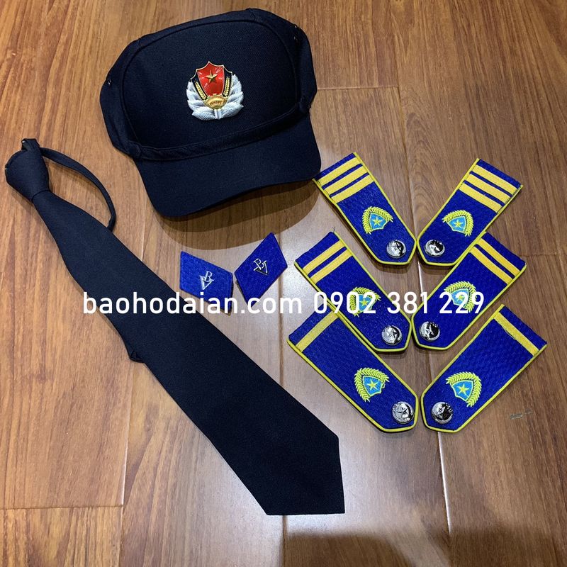 Phụ kiện bảo vệ màu xanh dương 4 món (nón+ cầu vai + ve áo + cà vạt)