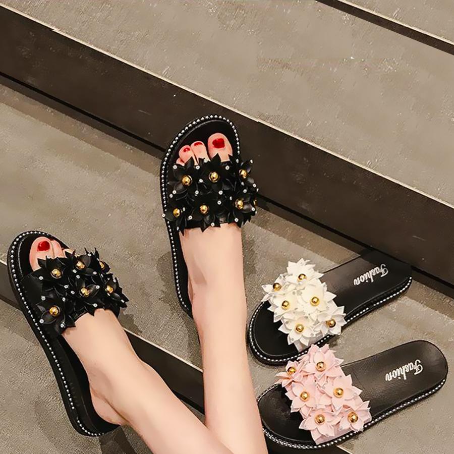 Dép hoa nhỏ xinh xắn