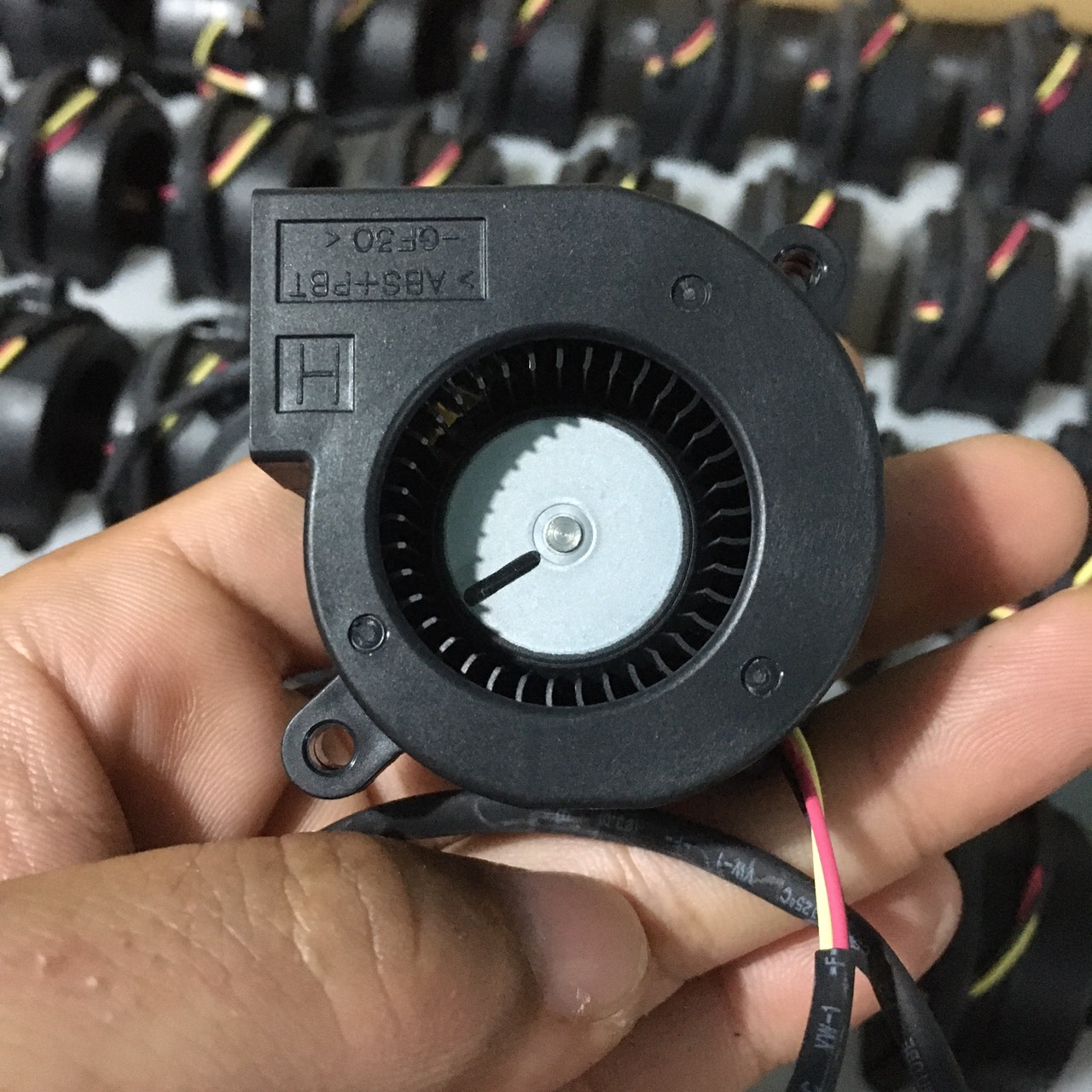 Quạt sò mini 12v Nidec mới cáo