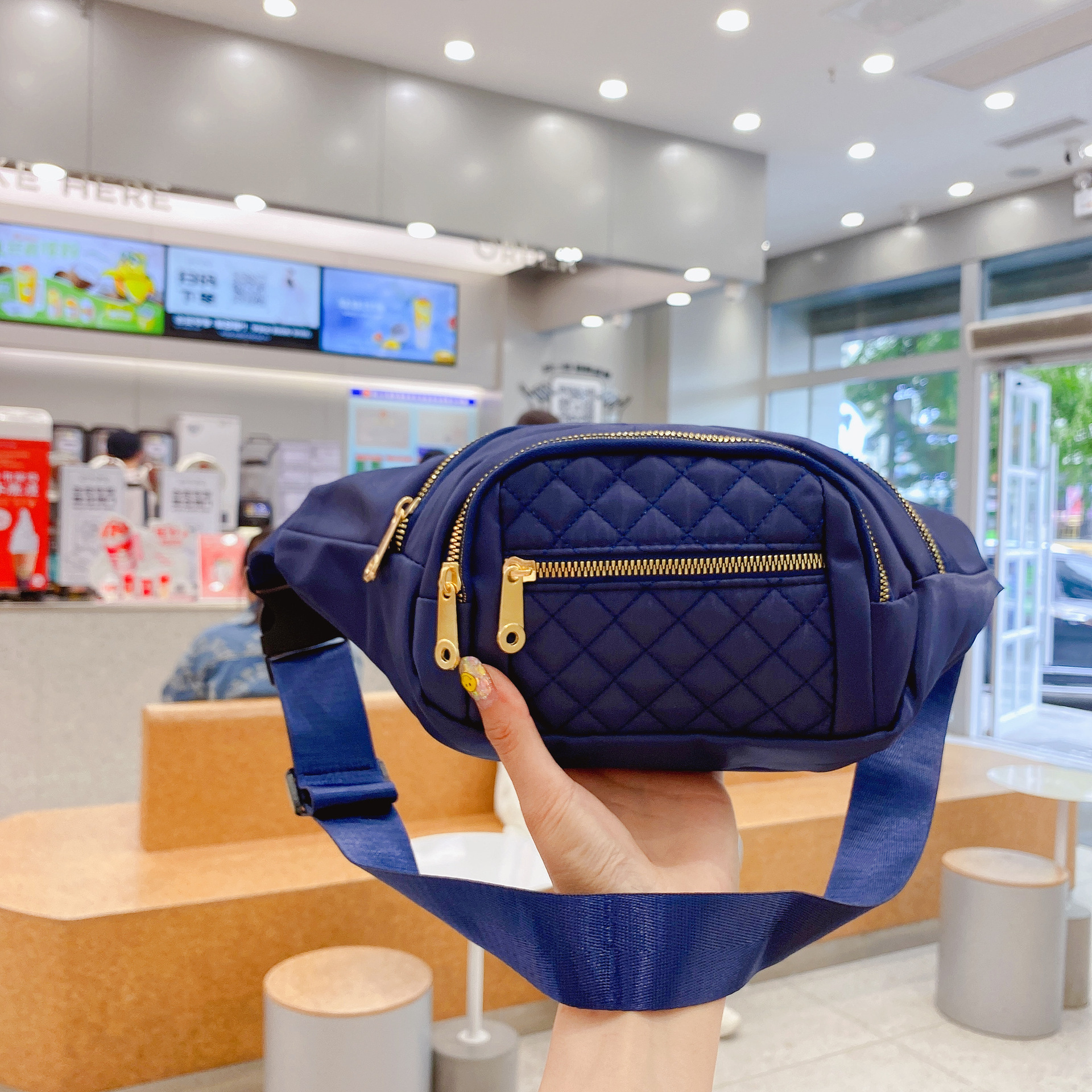 Túi đeo bụng, đeo chéo chống nước, chống xước trần ô quả trám size 23cm