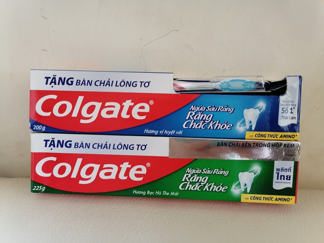 Kem đánh răng Colgate ngừa sâu răng 200g/225g tặng bàn chải đánh răng