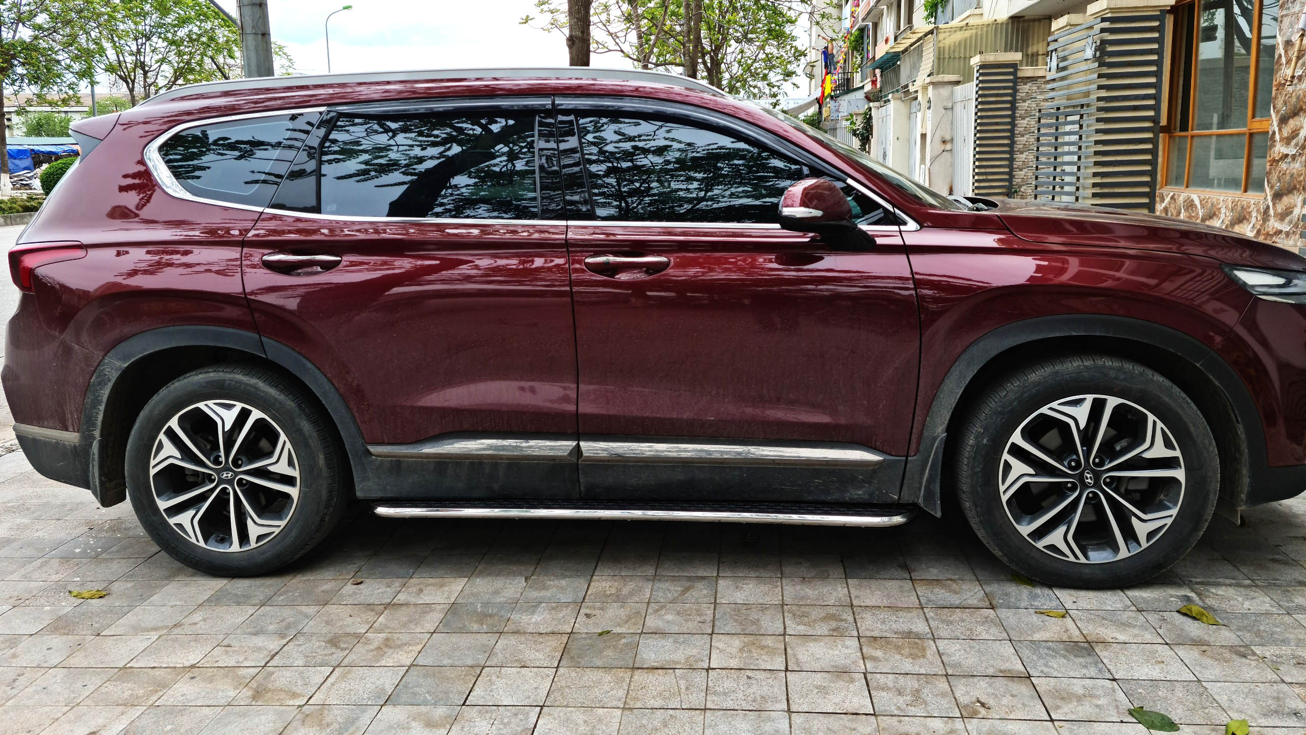 Bậc lên xuống, bậc bước chân, bậc dẫm Hyundai Santafe 2022 mới nhất. Mẫu đúc viền gương KN