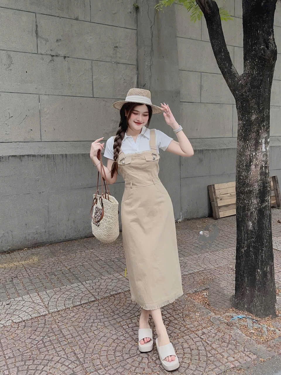 Sét yếm váy thời trang nữ mặc đi chơi áo chât thun tăm gân lạnh trắng sơ mi tay ngắn mix yếm kaki dài không tua viền váy