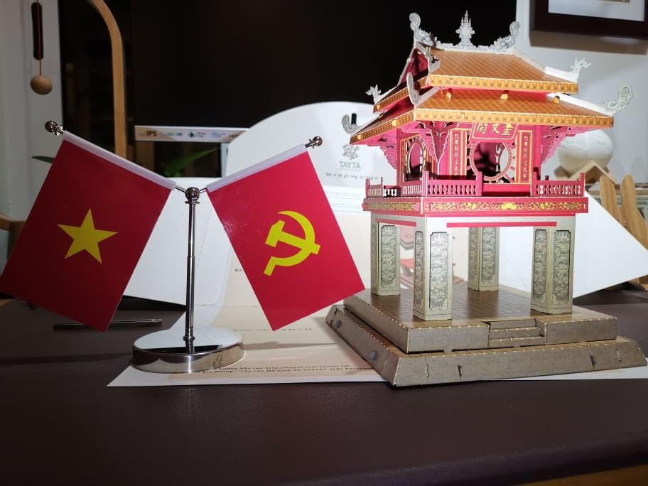 Bộ lắp ráp Mô hình giấy 3D KHUÊ VĂN CÁC HÀ NỘI 23cm x 16cm (64 mảnh ghép) TAYTA