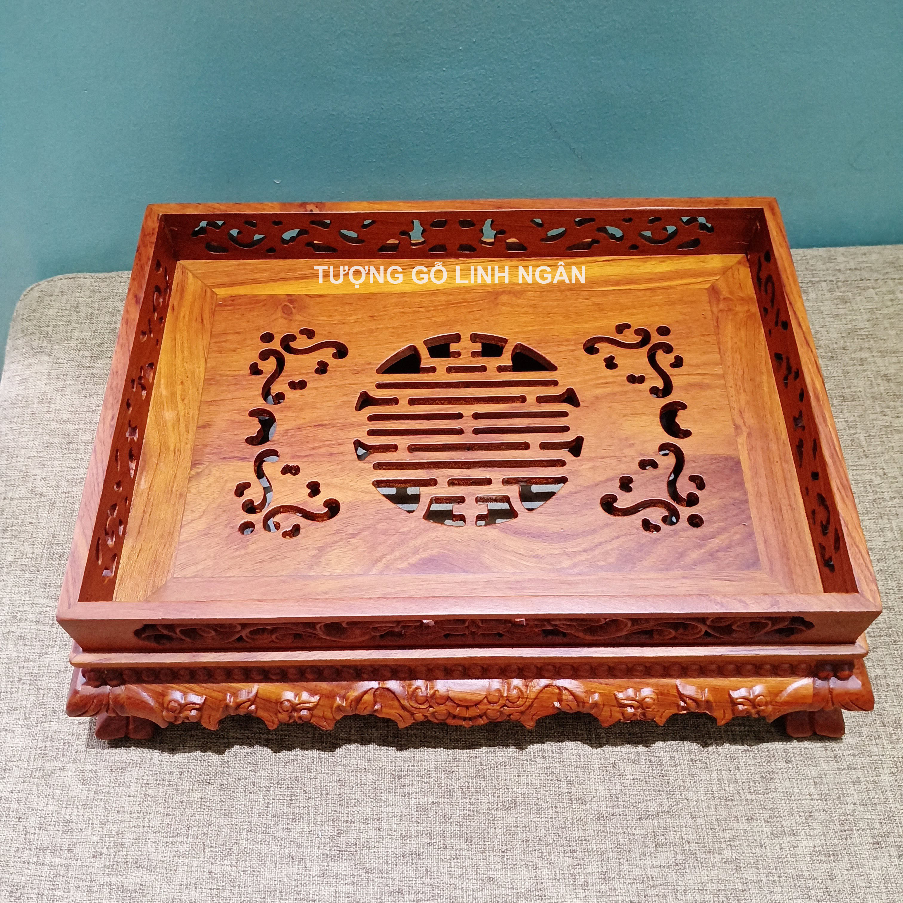 Khay chè trạm thọ gỗ hương (Cao 12 ngang 37 sâu 27 cm)