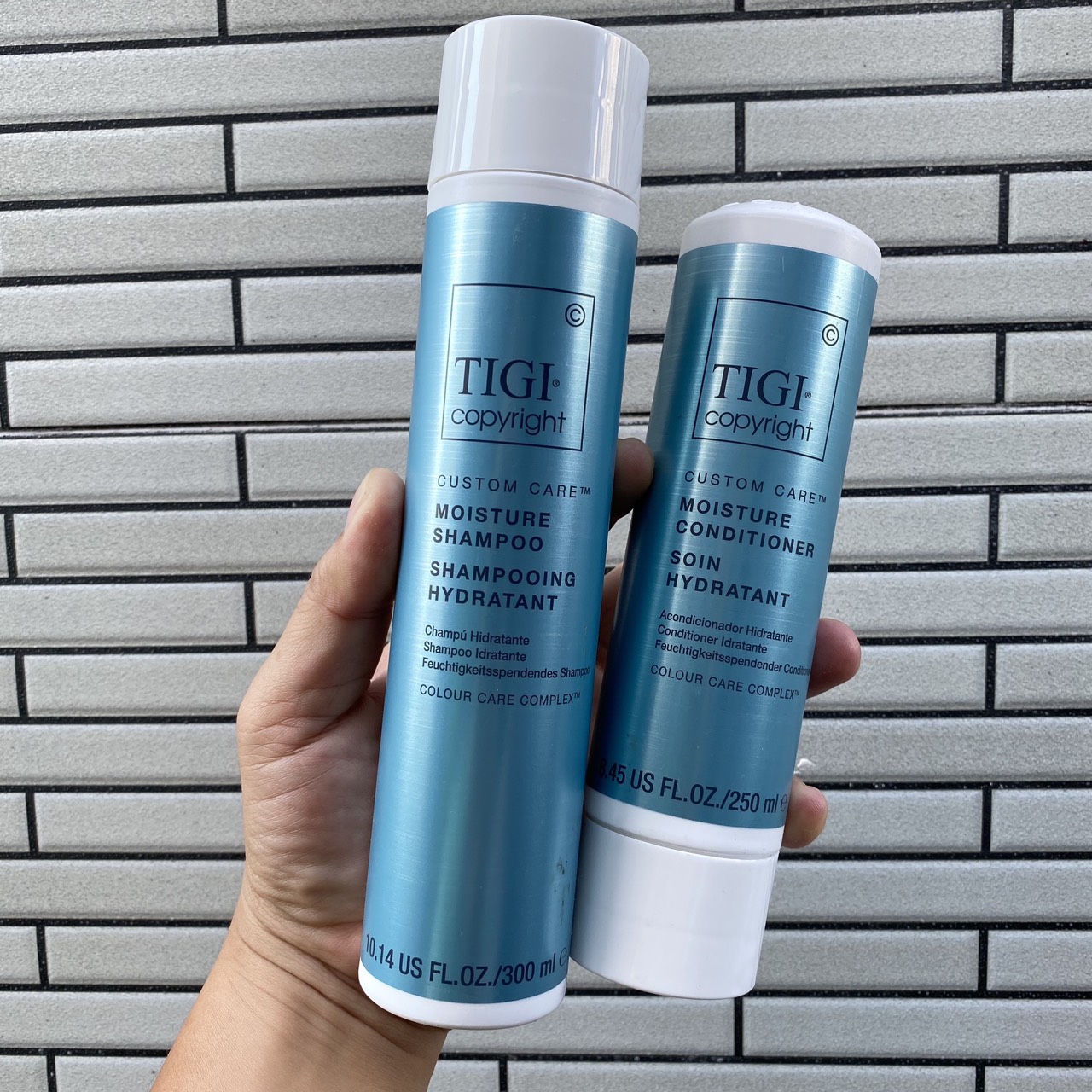 [HCM]CẶP DẦU GỘI XẢ DƯỠNG ẨM CAO CẤP TIGI COPYRIGHT CUSTOM MOISTURE 300ML + 250ML