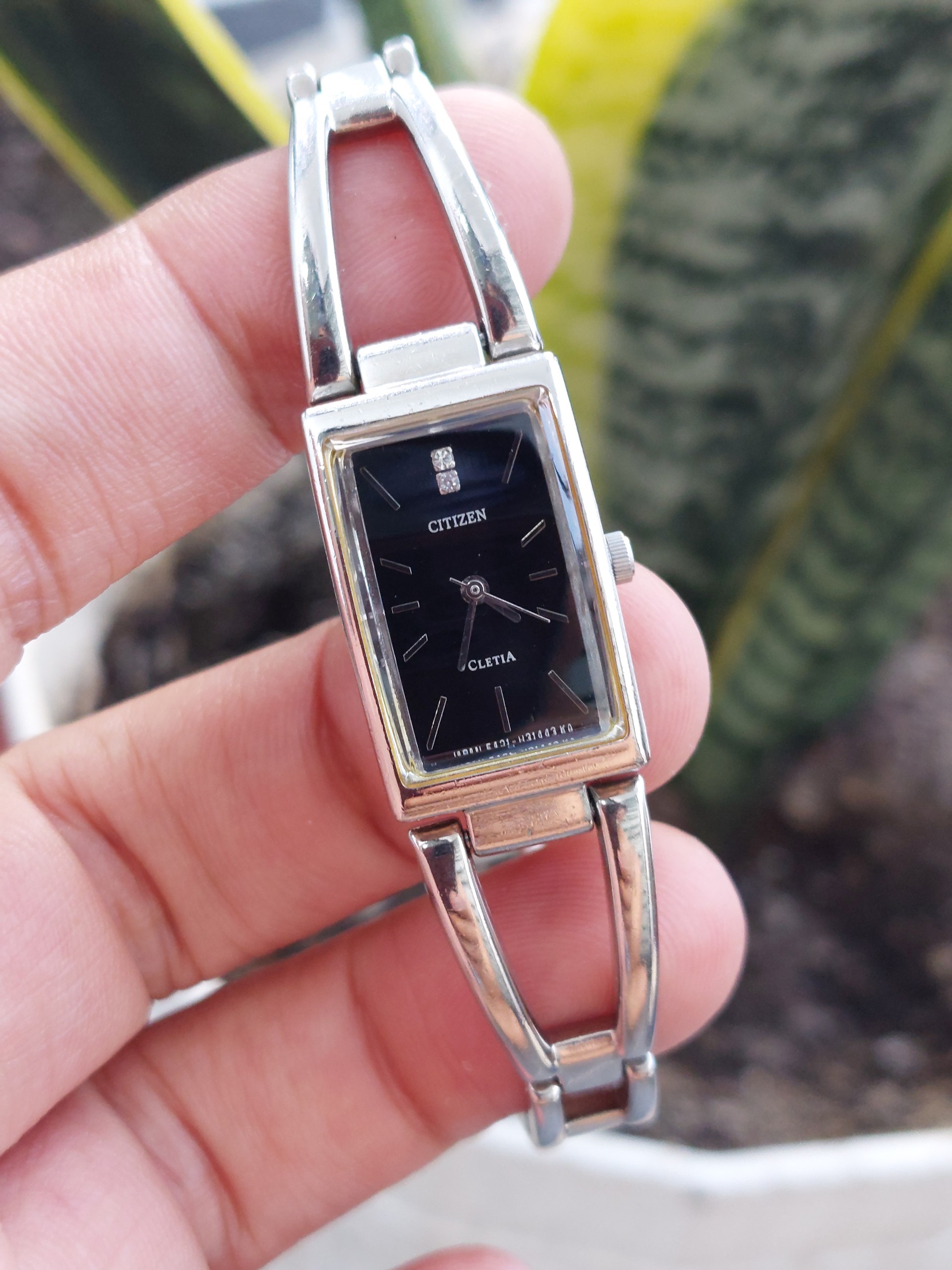 Đồng hồ nữ Citizen mặt tank đen chạy pin hàng Si