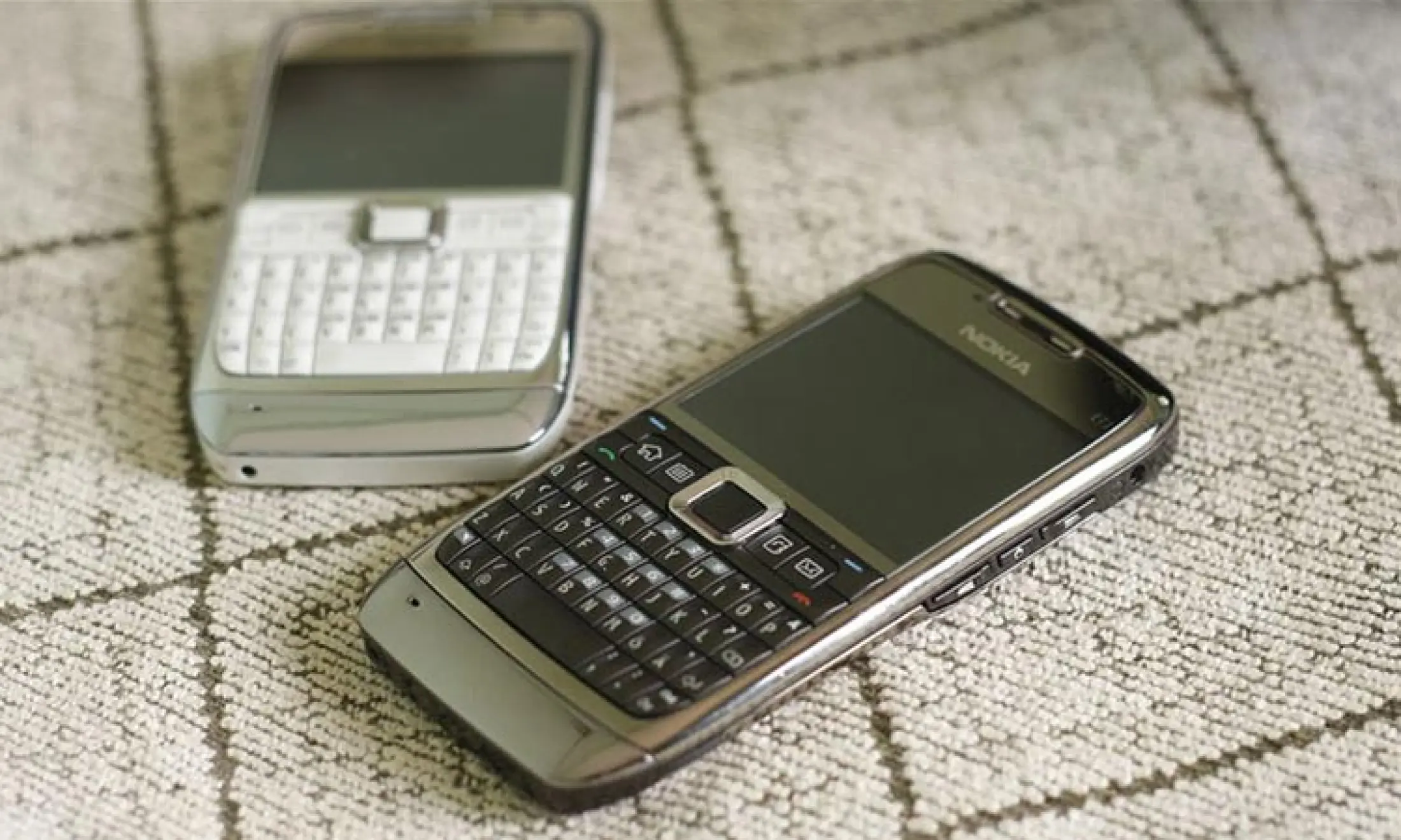 [ Mua lẻ giá sỉ ] Điện Thoại Nokia E71 - Bàn phím QWERTY 24 phím tiện lợi