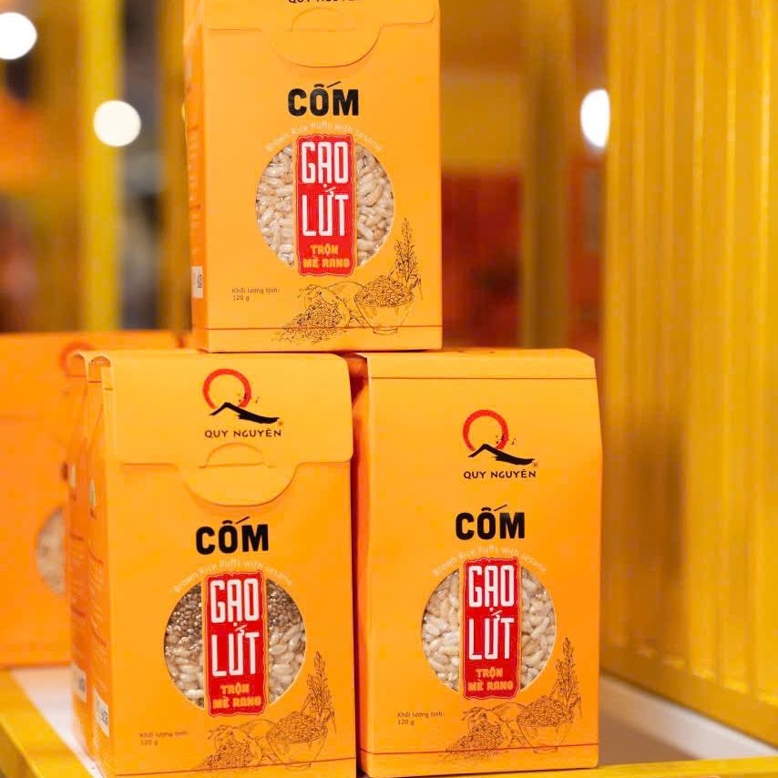 Cốm gạo lứt trộn mè - cốm gạo vừng (LỨT TRẮNG) Quy Nguyên Tuệ Hải 1 hộp 120gram - tốt cho xương khớp