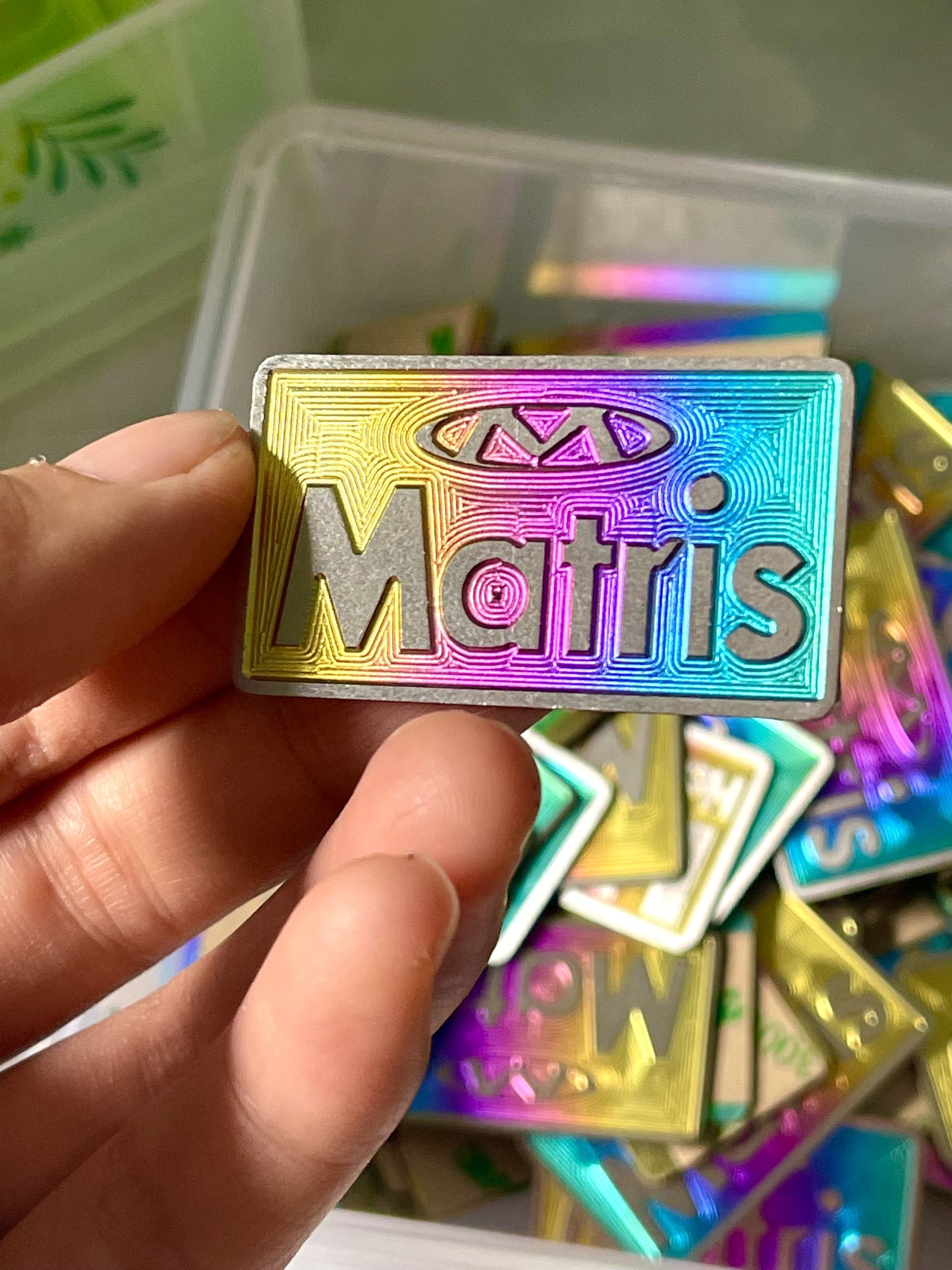 Tem titan chữ matris