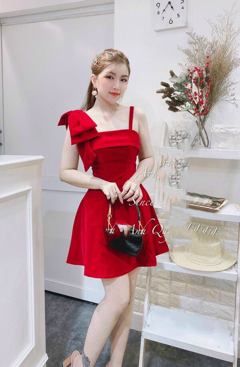 Váy đỏ lệch một bên xếp ly vai CHATS – Hizu Dress Up