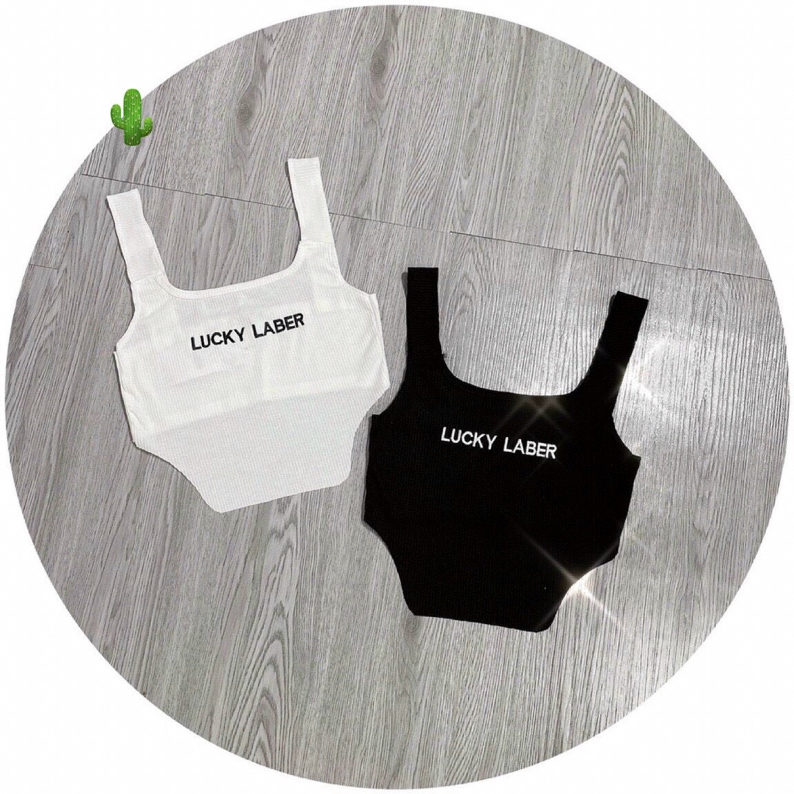 Áo croptop ba lỗ khoét eo chữ thêu hot, hai màu đen trắng thun gân thêu