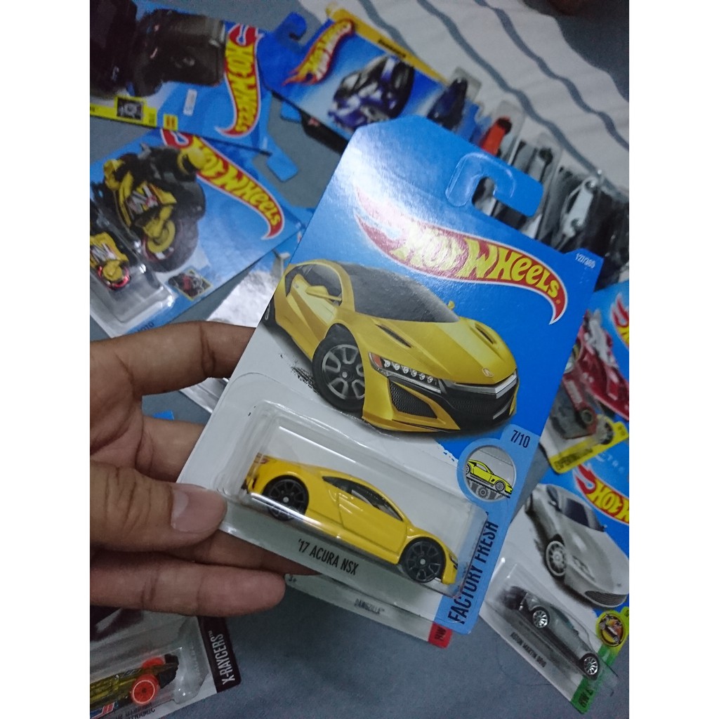 Xe Hotwheels 17 Acura Nsx