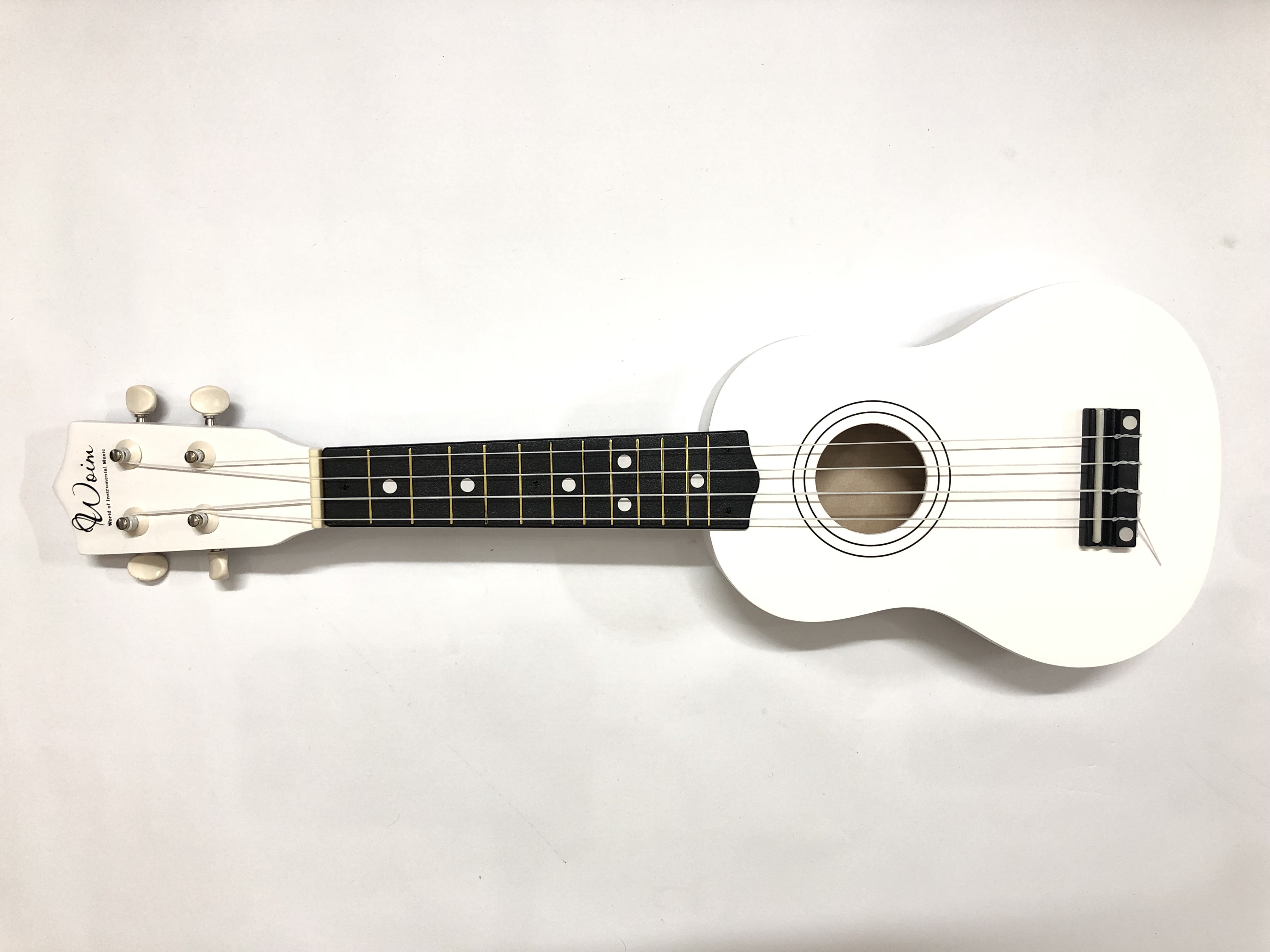Đàn Ukulele Soprano 21 inch Magnate tặng kèm bao đựng + sách học + phím gảy.