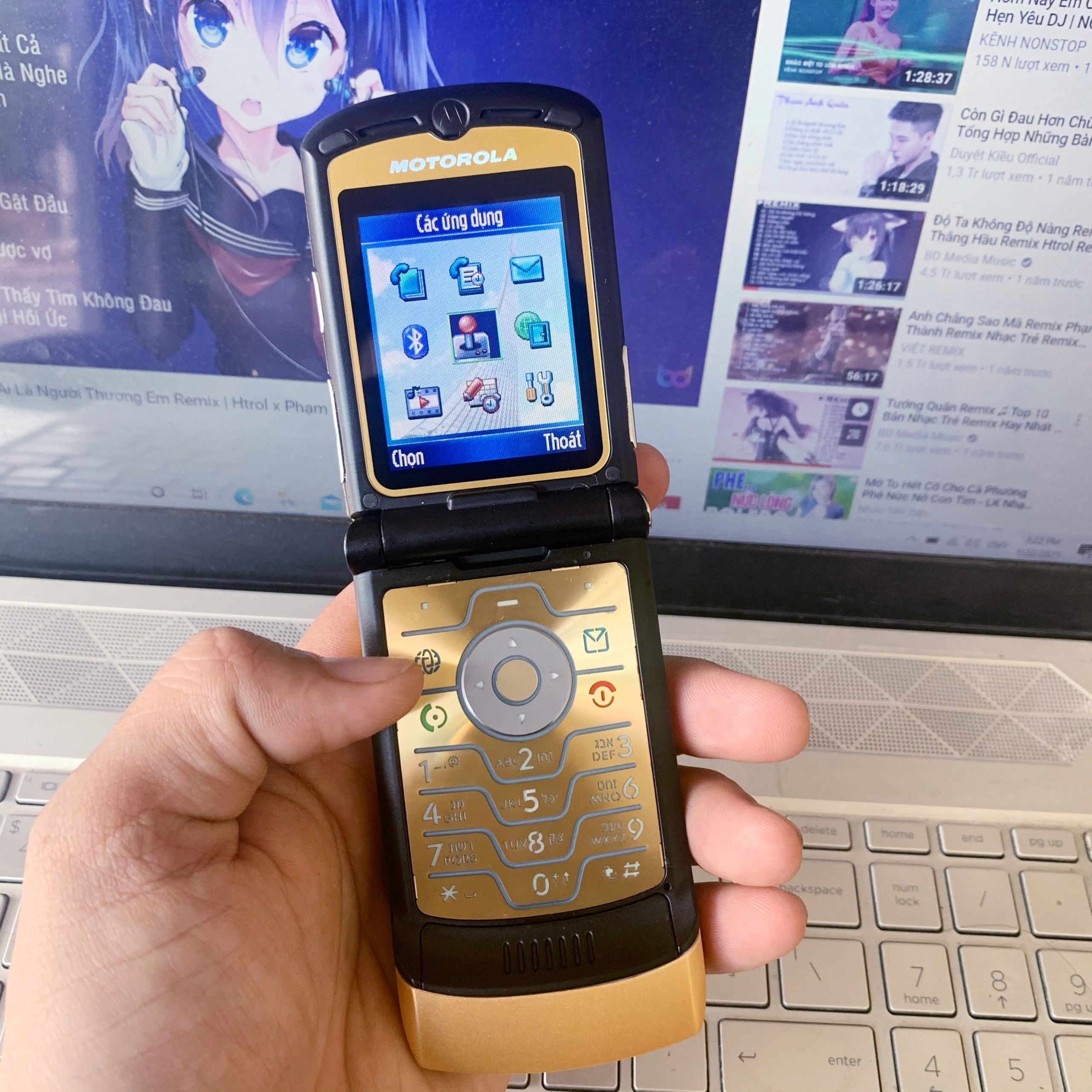 Điện thoại nghe gọi motorola v3i hàng chánh hãng vỏ mới pin mới đẹp keng