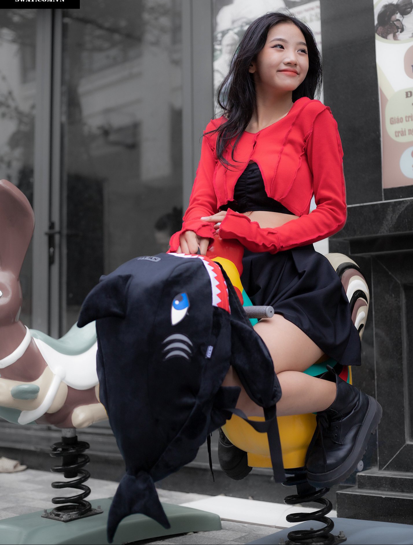 Balo cá mập màu đen siêu cute đi học,đi chơi đều được