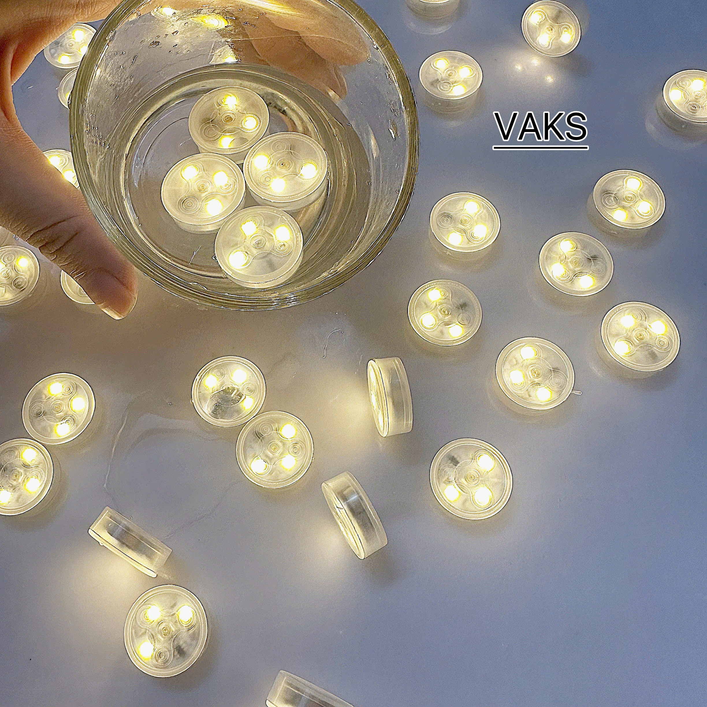 Combo 3 Đèn LED mini tròn nổi trên mặt nước có pin sẵn màu VÀNG NHẠT ko chớp - trang trí bể cá, hồ cá trên các bề mặt nước tạo nên không gian lung linh