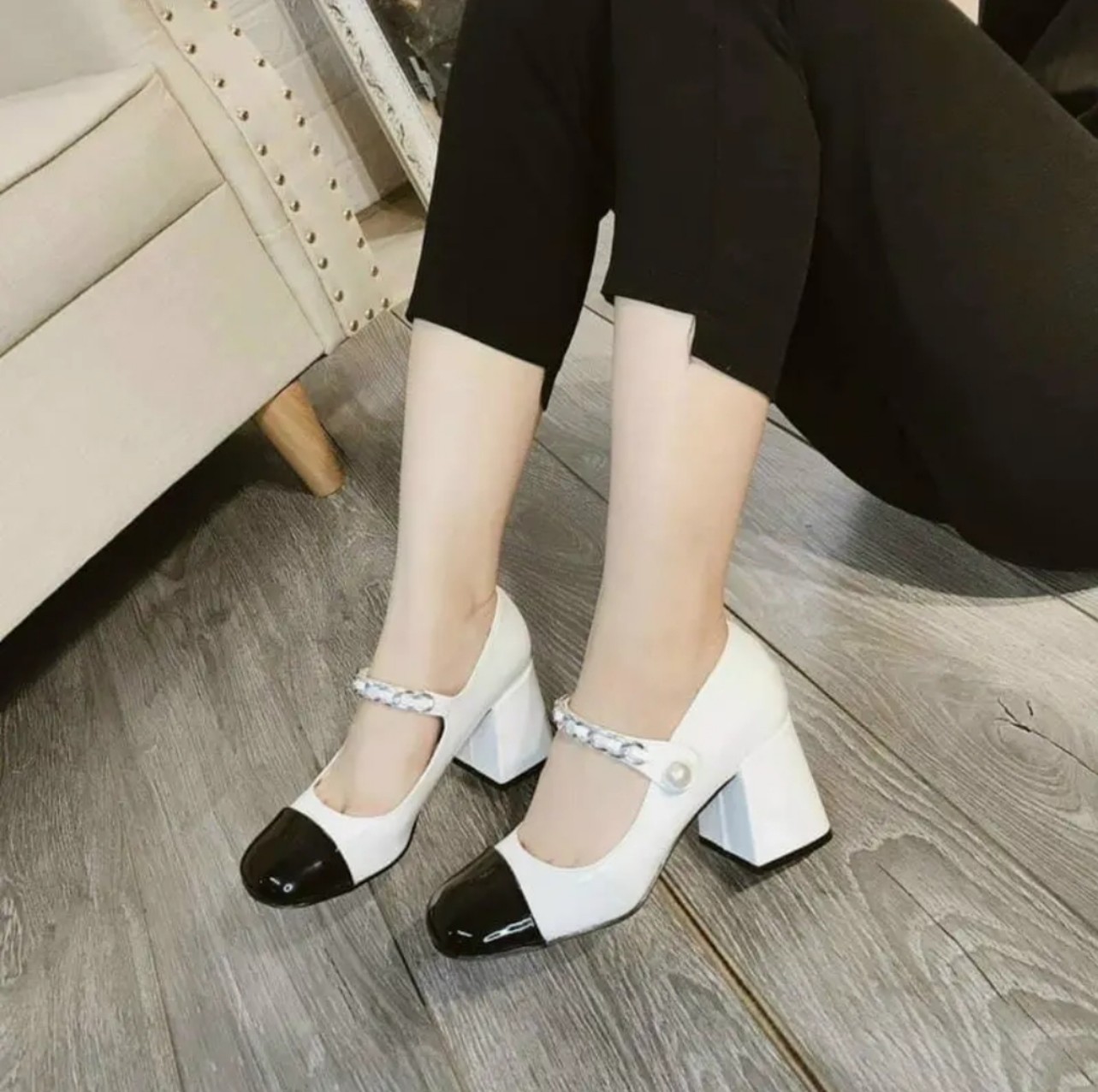 [Hoàn Tiền 15%]Giày cao gót nữ dáng công sở quai xích đính kèm ngọc nữ tính gót cao 7cm tôn dáng