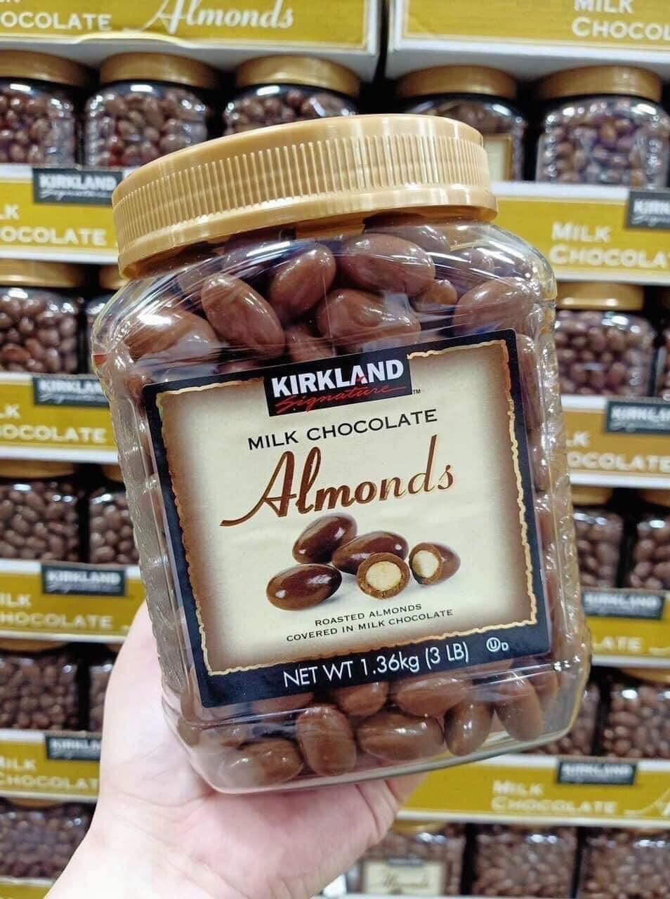 Kẹo Socola Sữa Bọc Hạnh Nhân Almonds Kirkland 1.36kg Của Mỹ