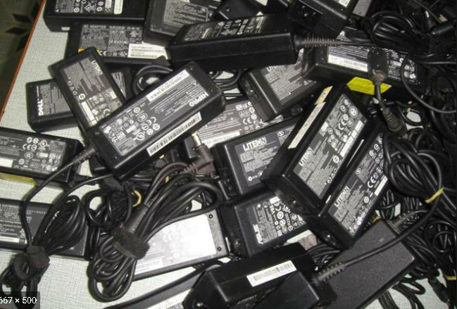 Sạc laptop cũ hỏng cho ae lấy linh kiện