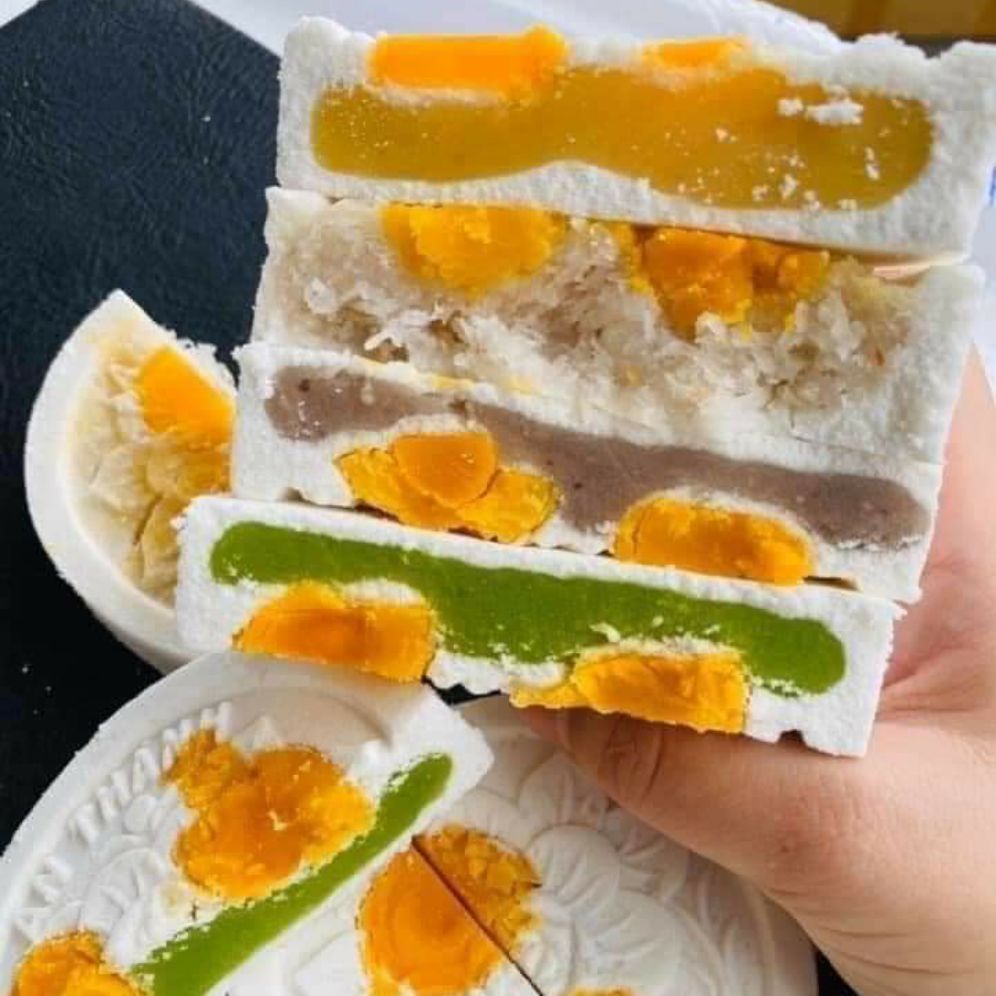 Bánh in trứng muối