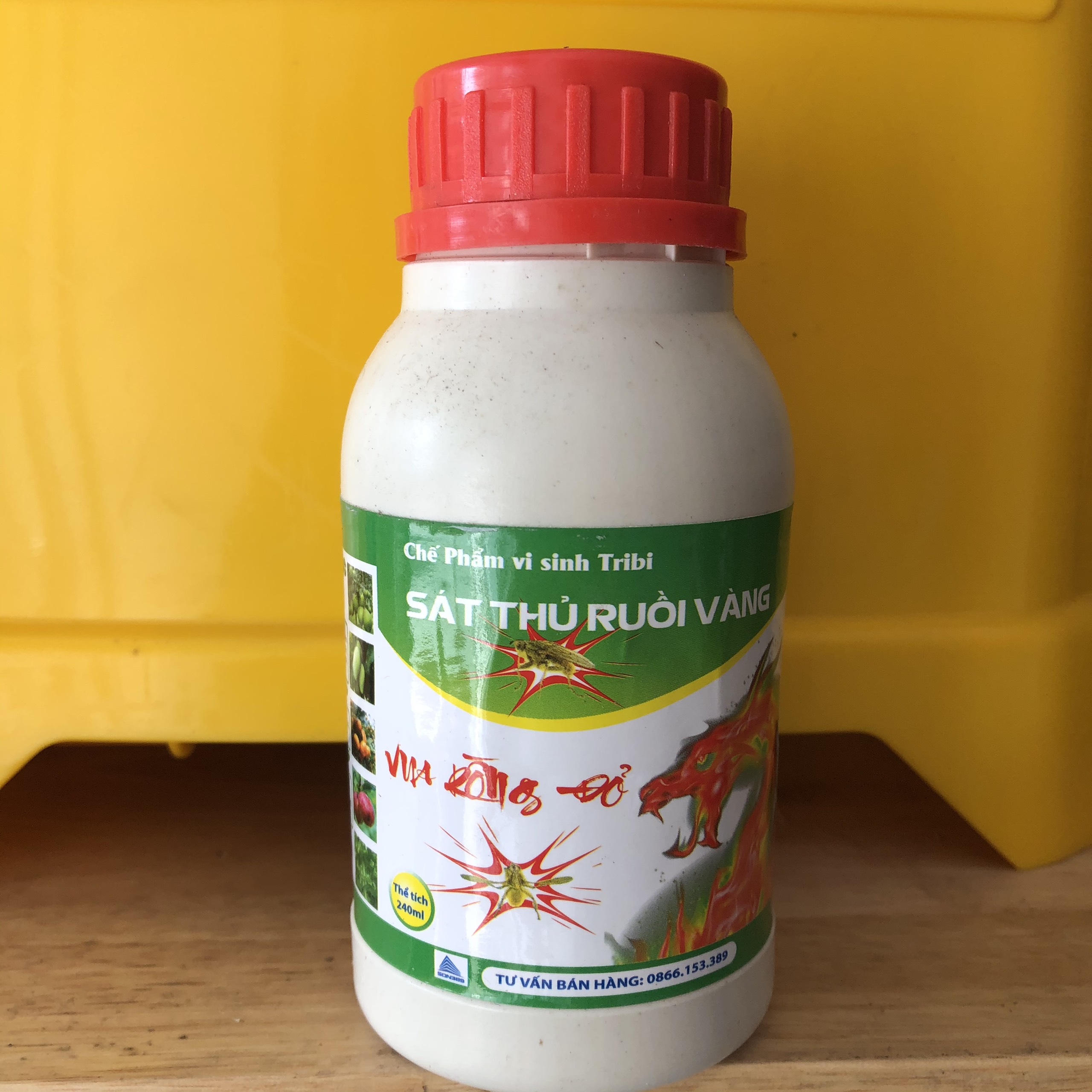 Chất xua đuổi ruồi vàng, tiêu diệt ấu trùng ruồi vàng hại hoa, cây ăn quả (CHAI 240ml)