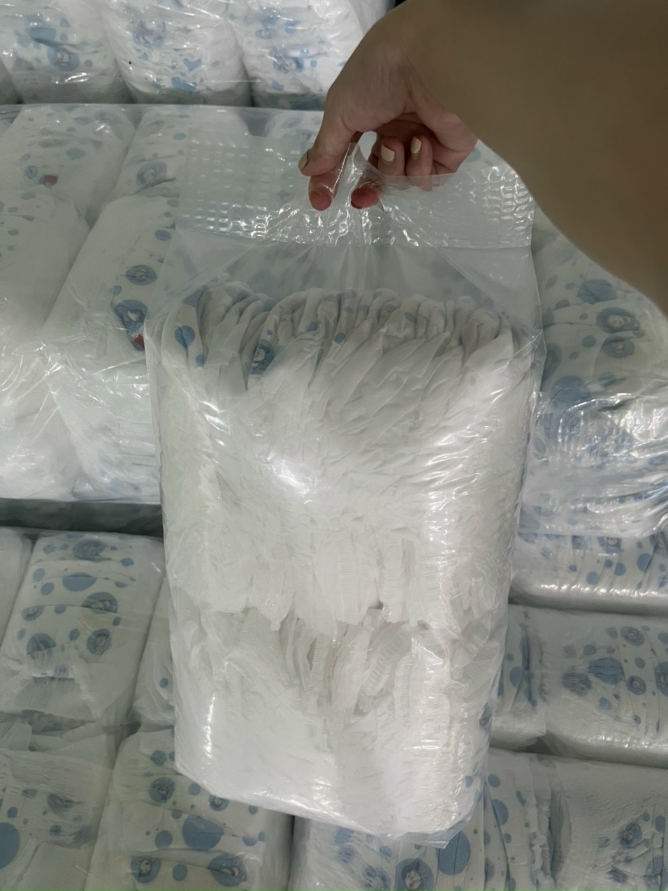 Combo 100 miếng (2 bịch)  bỉm quần Hipgig hàng xuất Nhật cao cấp, chất lượng đảm bảo, an toàn cho người sử dụng