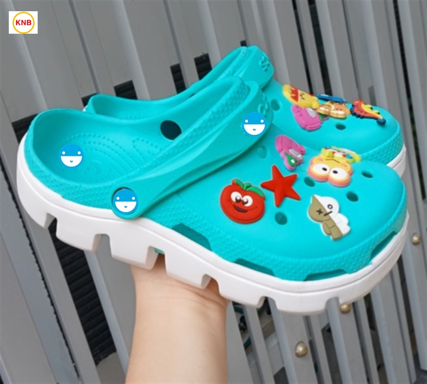 [Tặng hộp+12 Jitbitz] Dép cros, sục cross xanh ngọc đế trắng quai ngang cá sấu nhựa cao cấp Tặng 12 sticker gắn siêu đẹp
