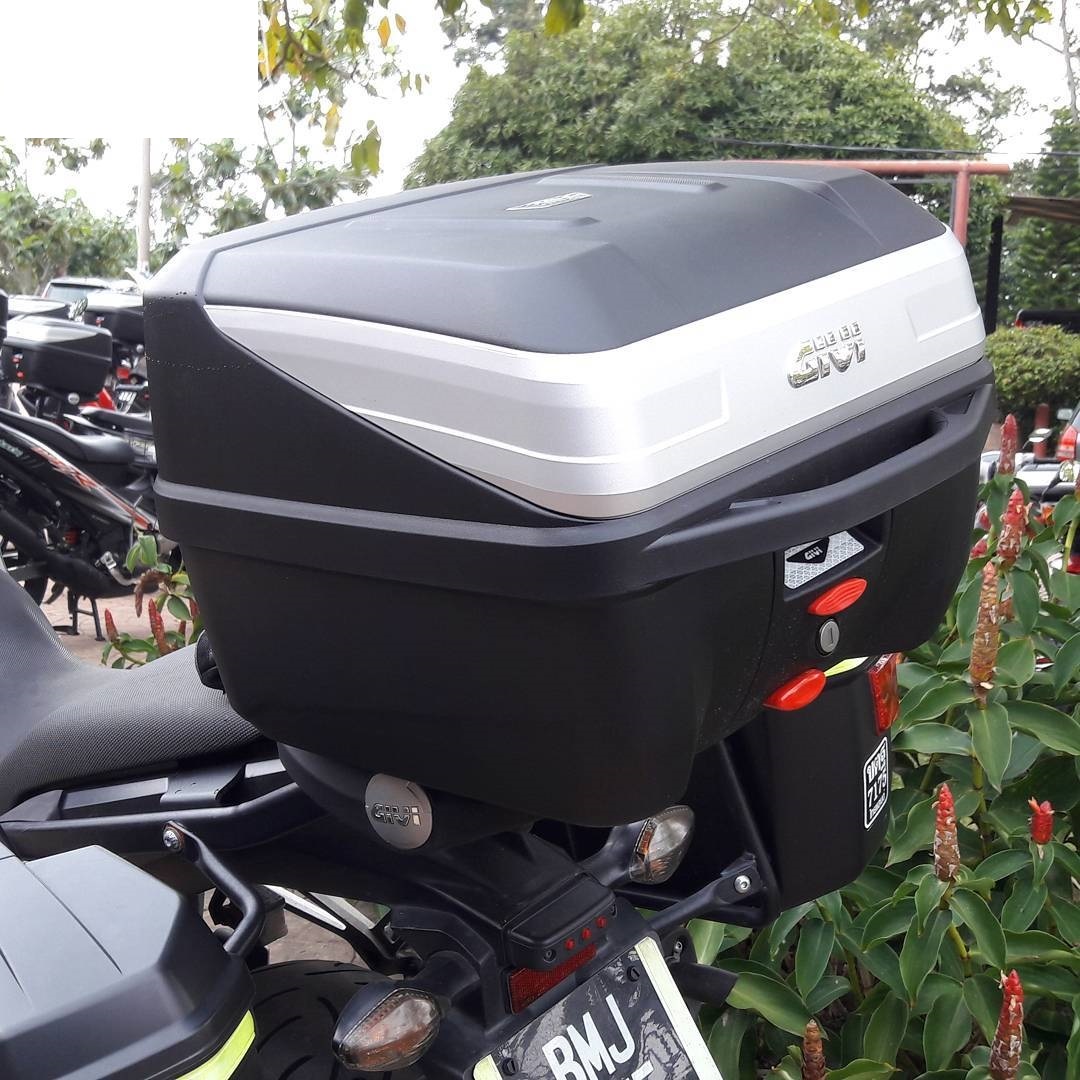 Thùng đựng đồ xe máy Givi B32N Bold 32Lít Monolock System Technology Tặng đế đệm Hàng chính hãng giúp bạn đựng được nhiều đồ khi đi ra ngoài